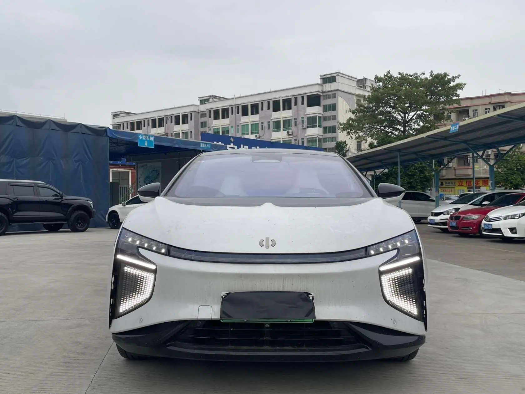 HiPhi X  из Китая