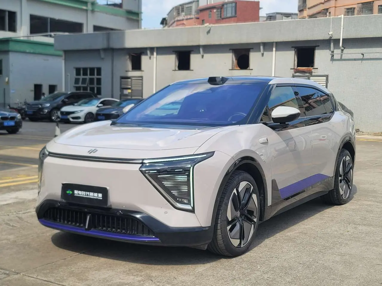 HiPhi Y  из Китая