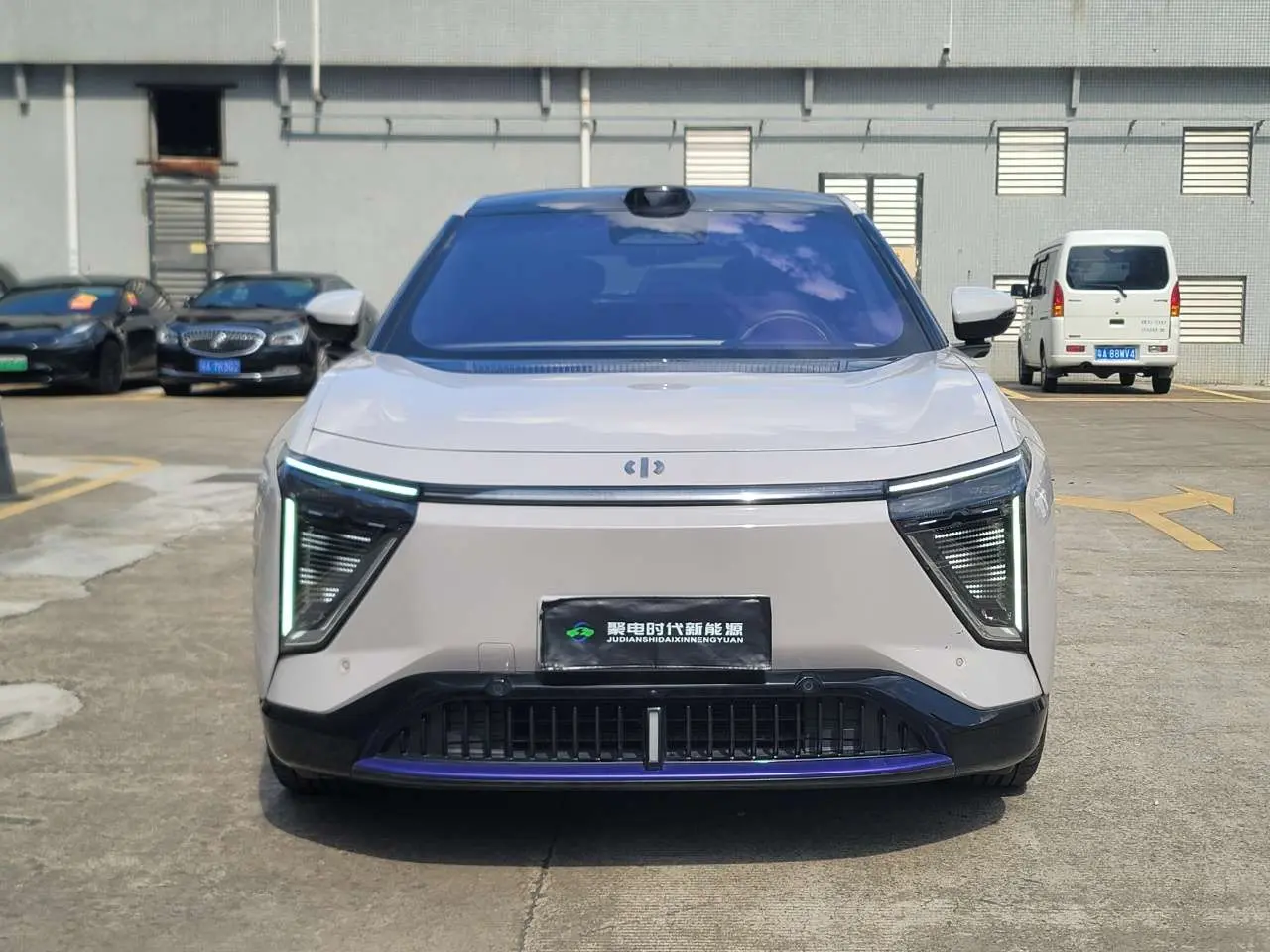 HiPhi Y  из Китая