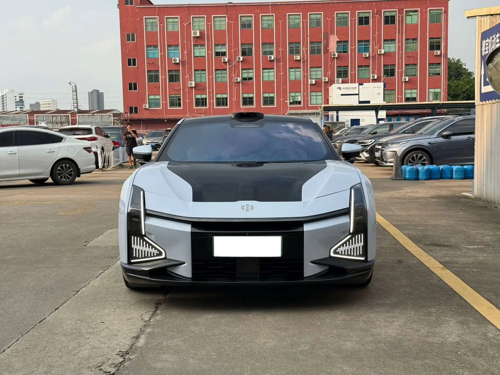 HiPhi Z  из Китая