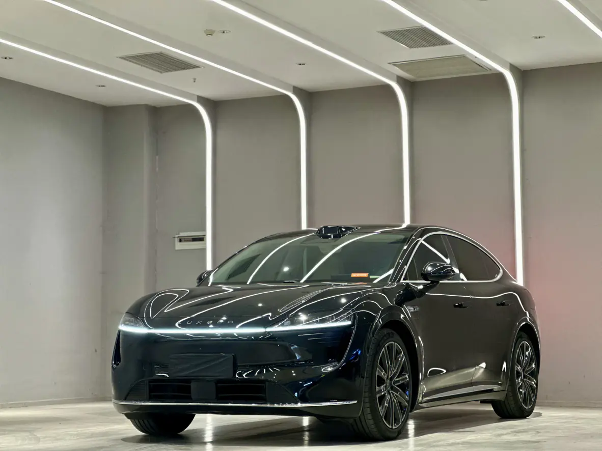 Luxeed Zhijie R7  из Китая