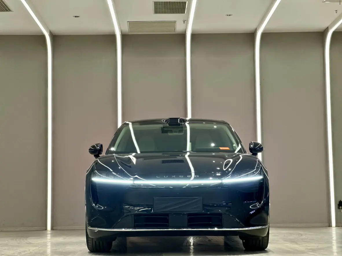 Luxeed Zhijie R7  из Китая