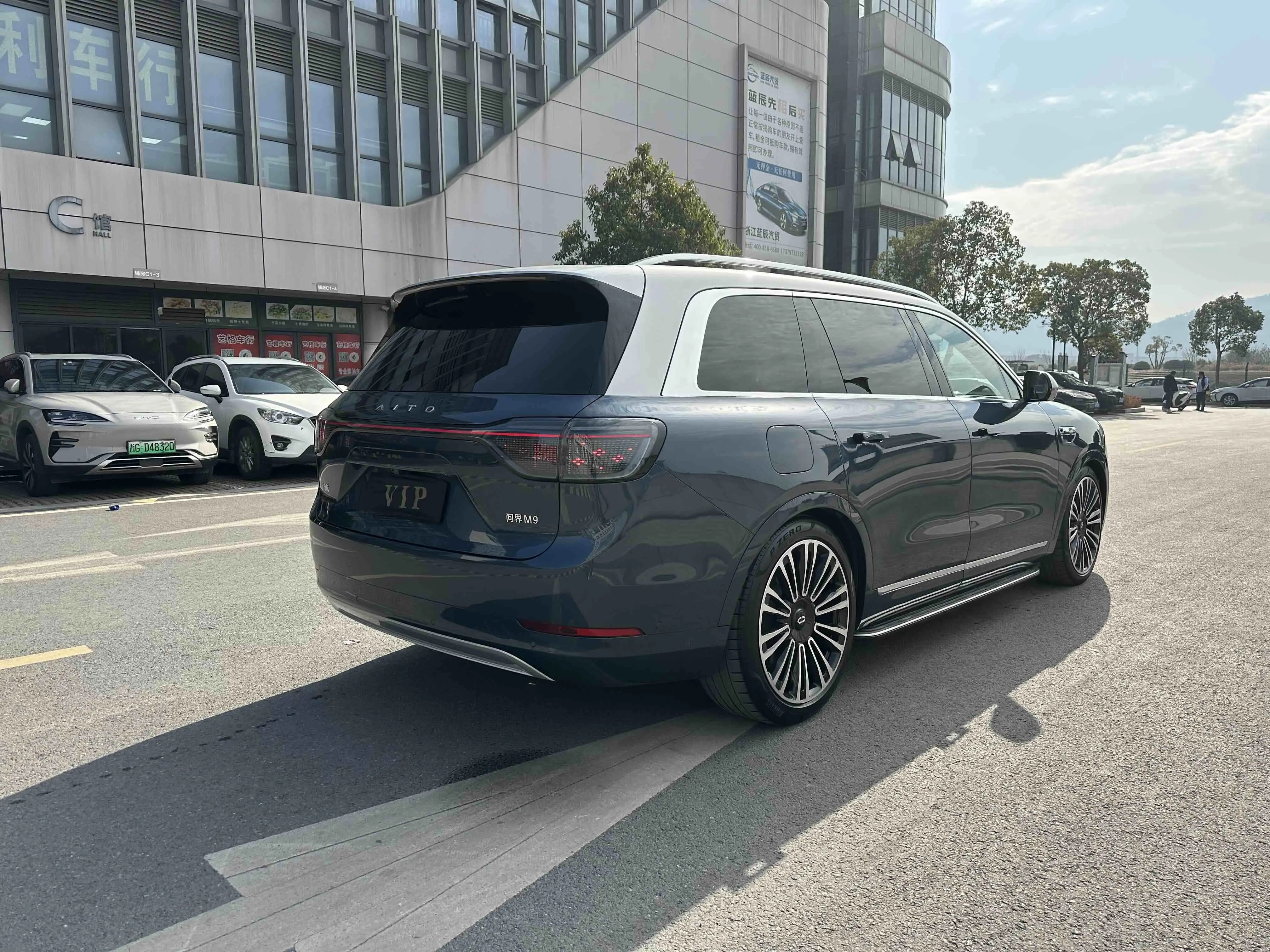 AITO M9 (Wenjie M9)  из Китая