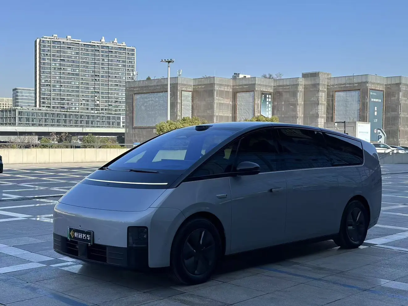 Li MEGA (Ideal MEGA)  из Китая