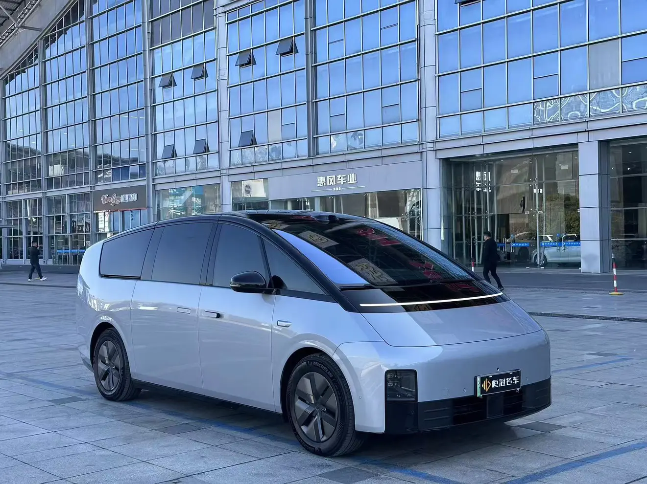 Li MEGA (Ideal MEGA)  из Китая