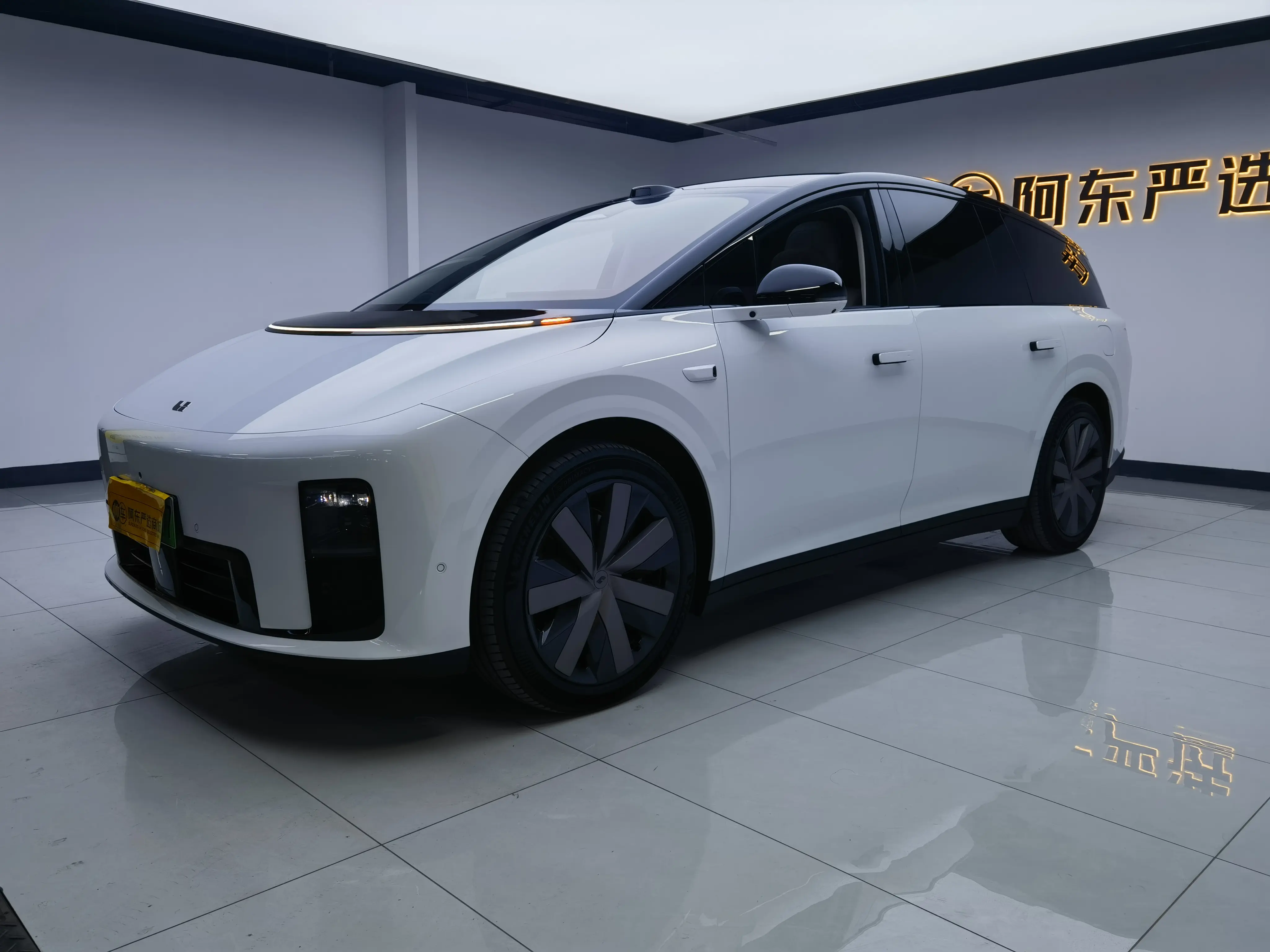 Li Ideal i8  из Китая