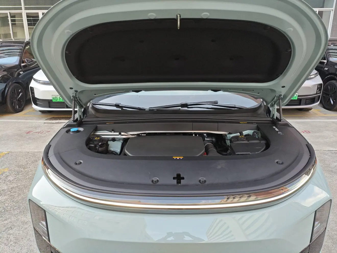 Li L6 (Ideal L6)  из Китая