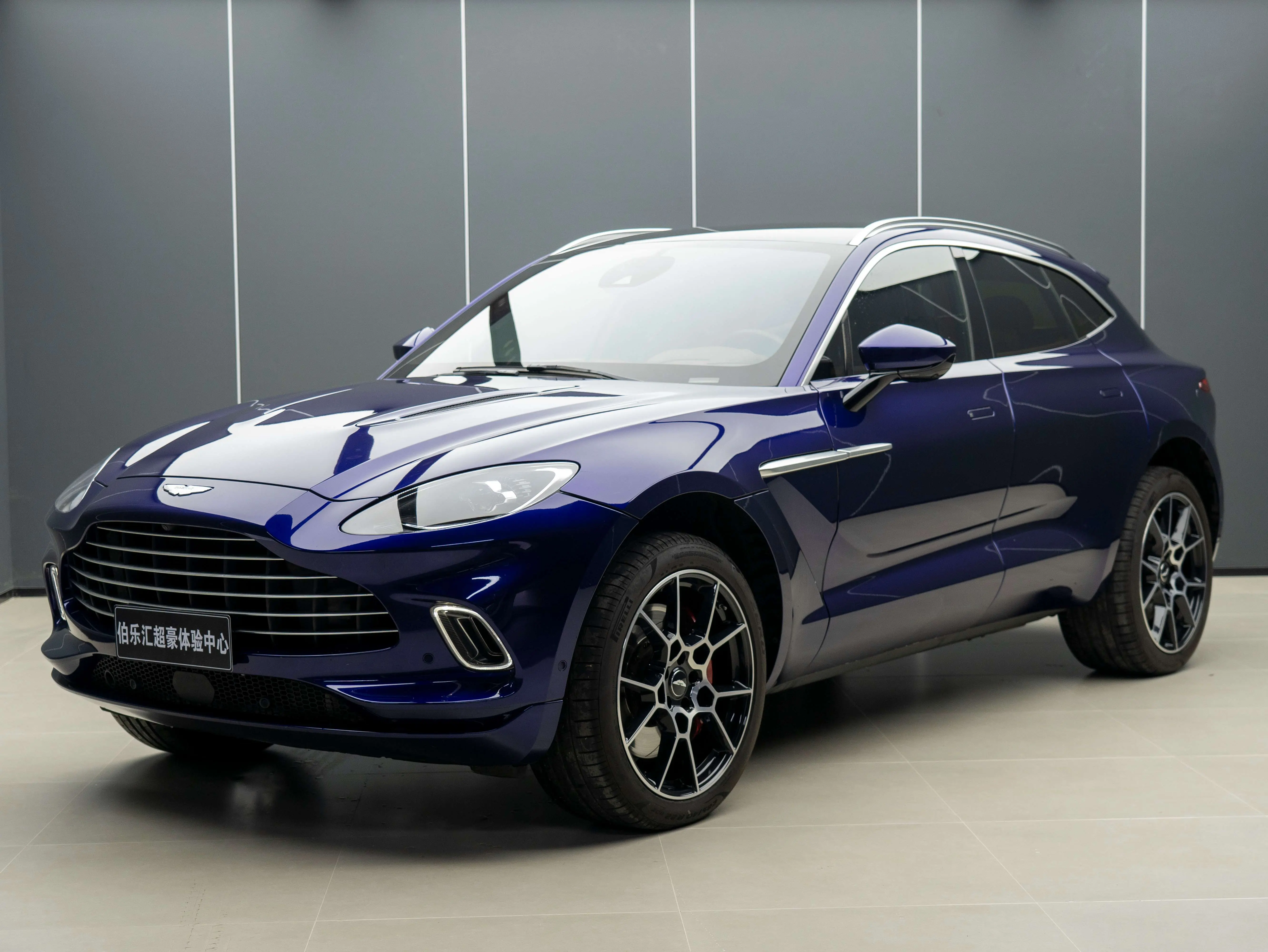 Aston Martin DBX  из Китая