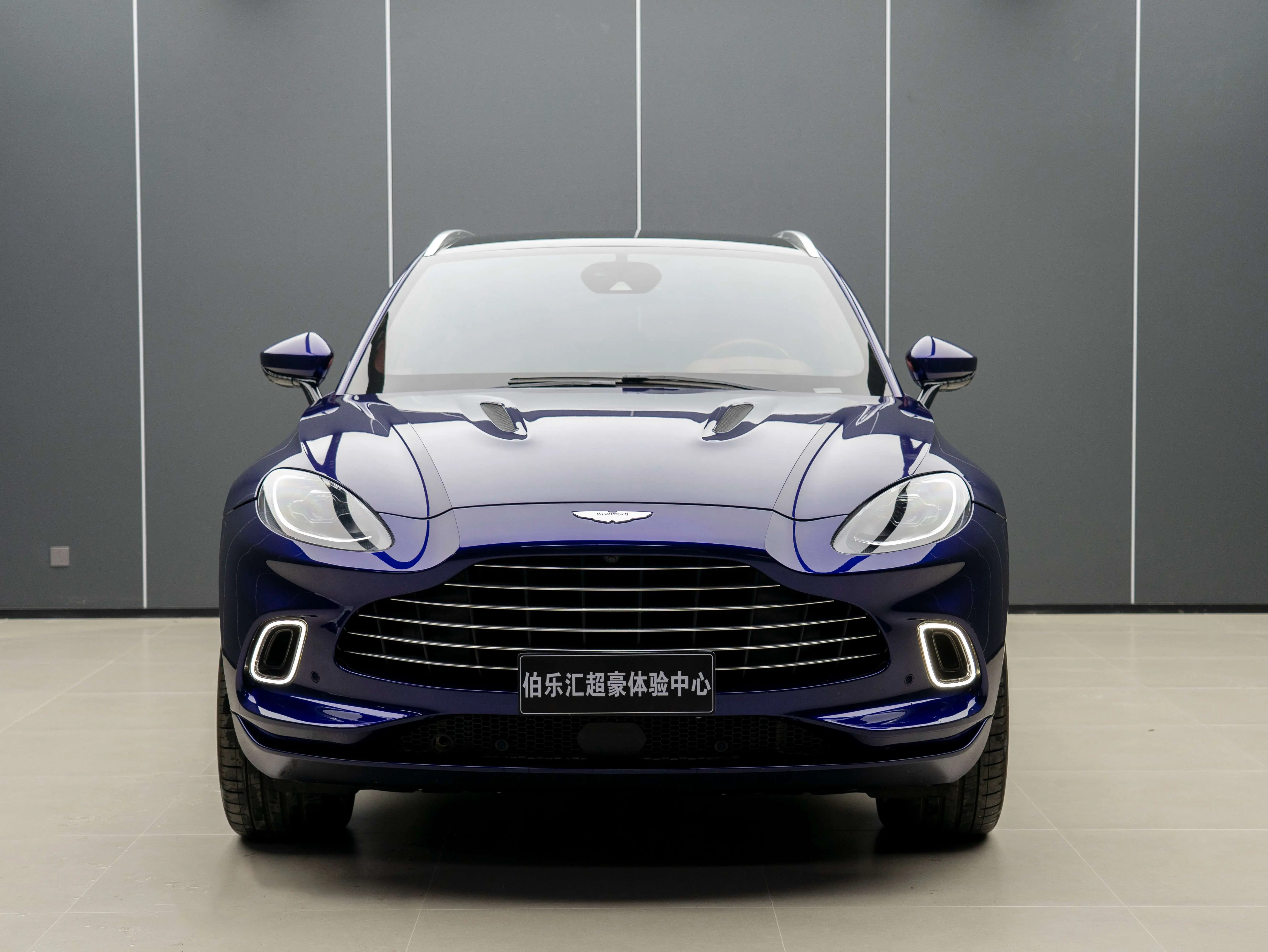 Aston Martin DBX  из Китая