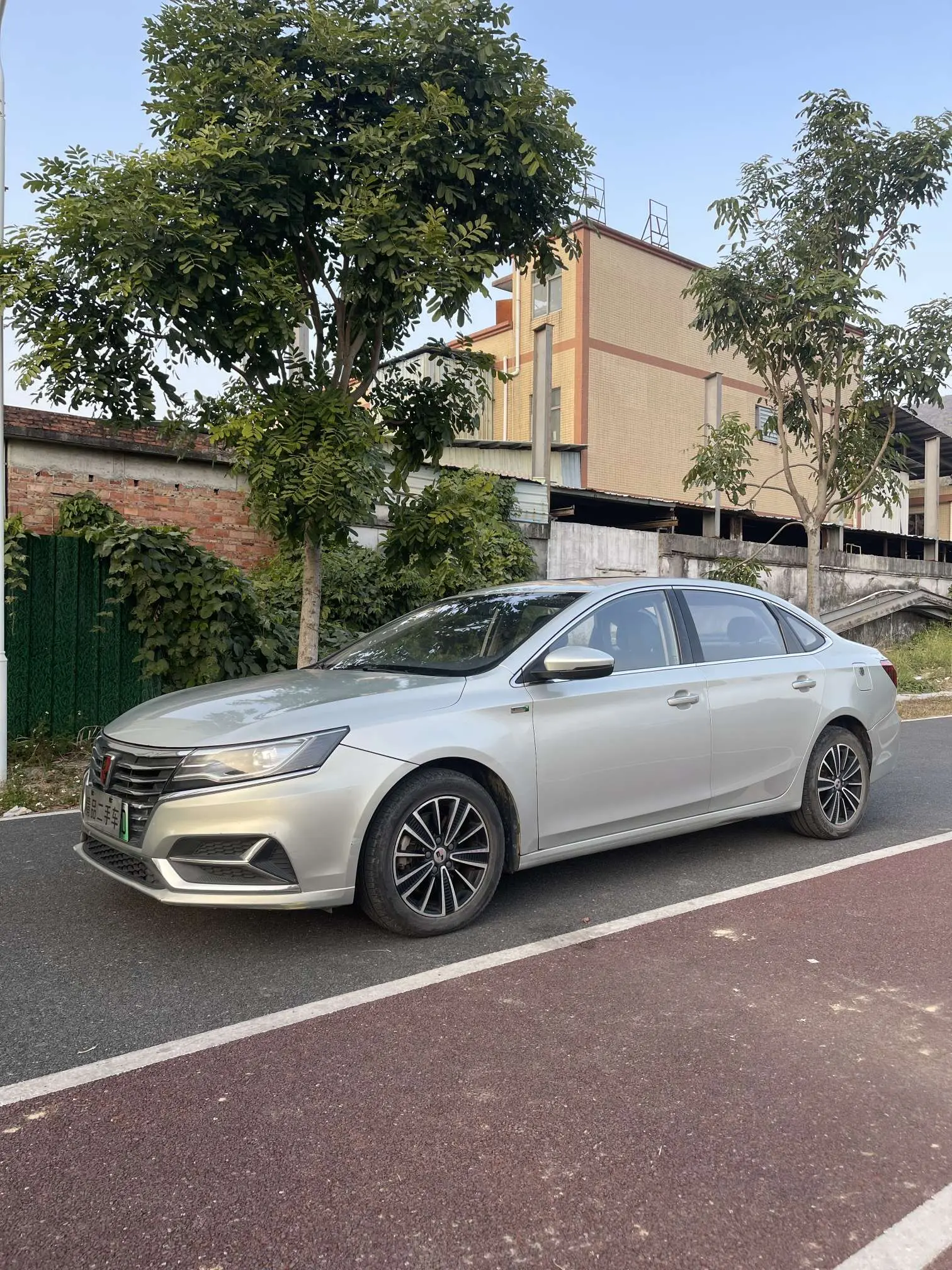 Roewe ei6  из Китая