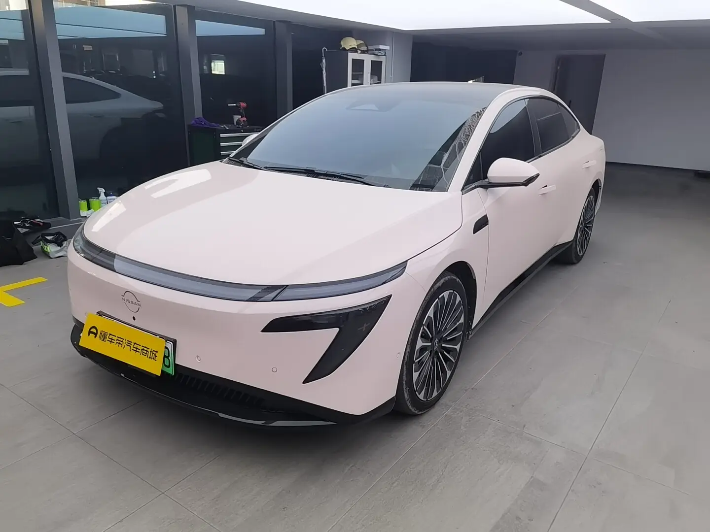 Nissan N7  из Китая