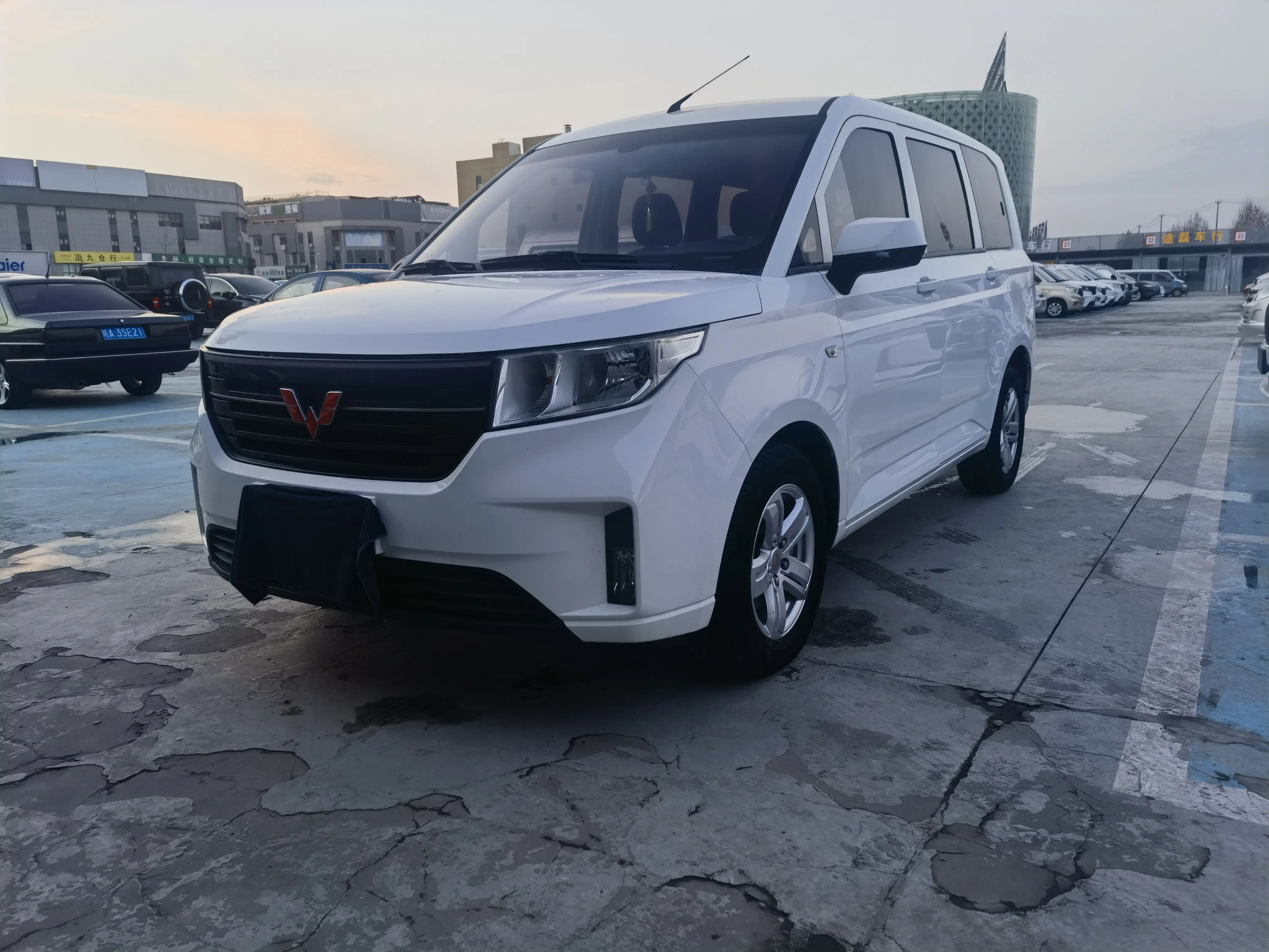 Wuling Hongguang PLUS  из Китая