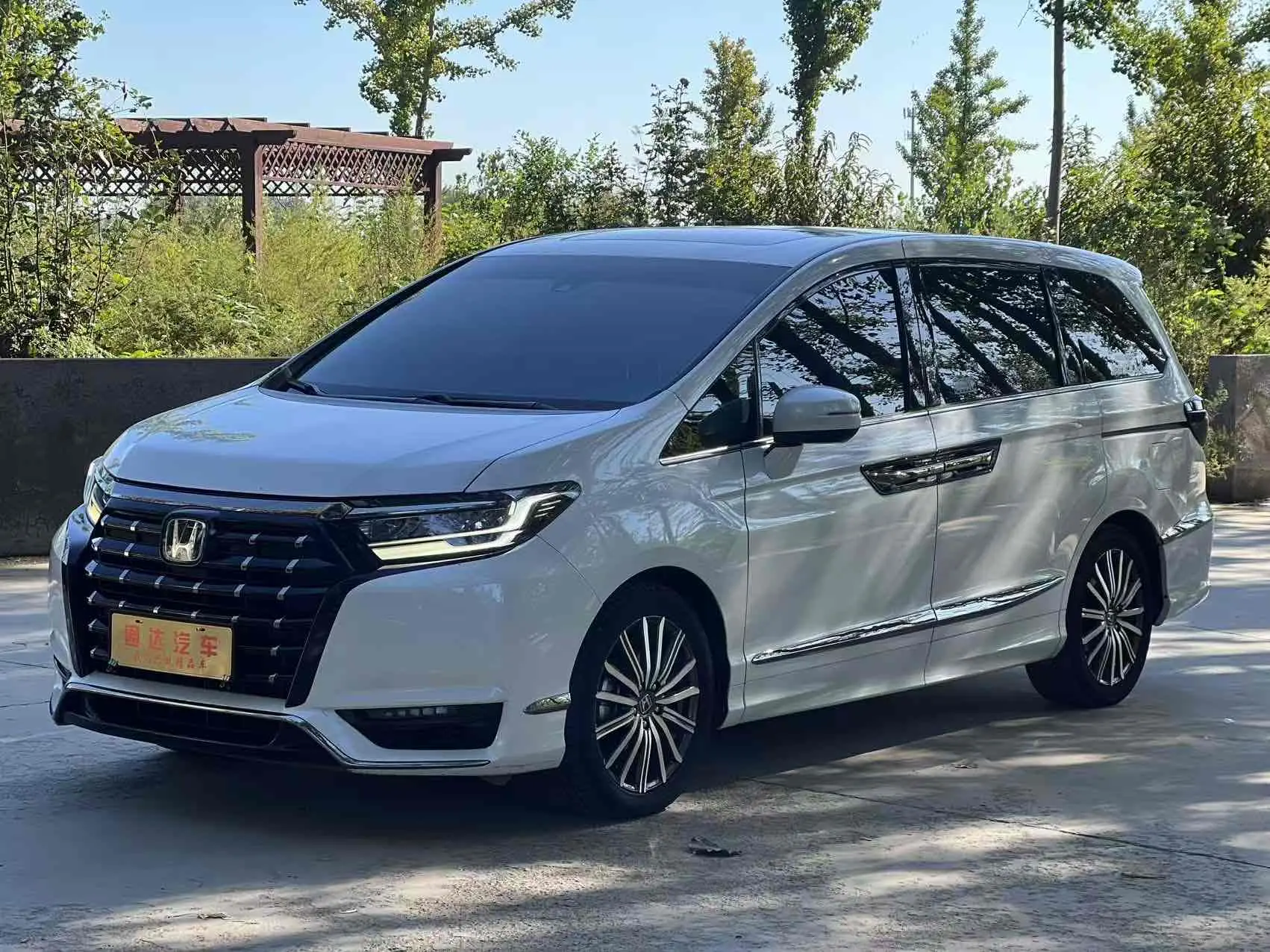 Honda Elysion (Alison)  из Китая