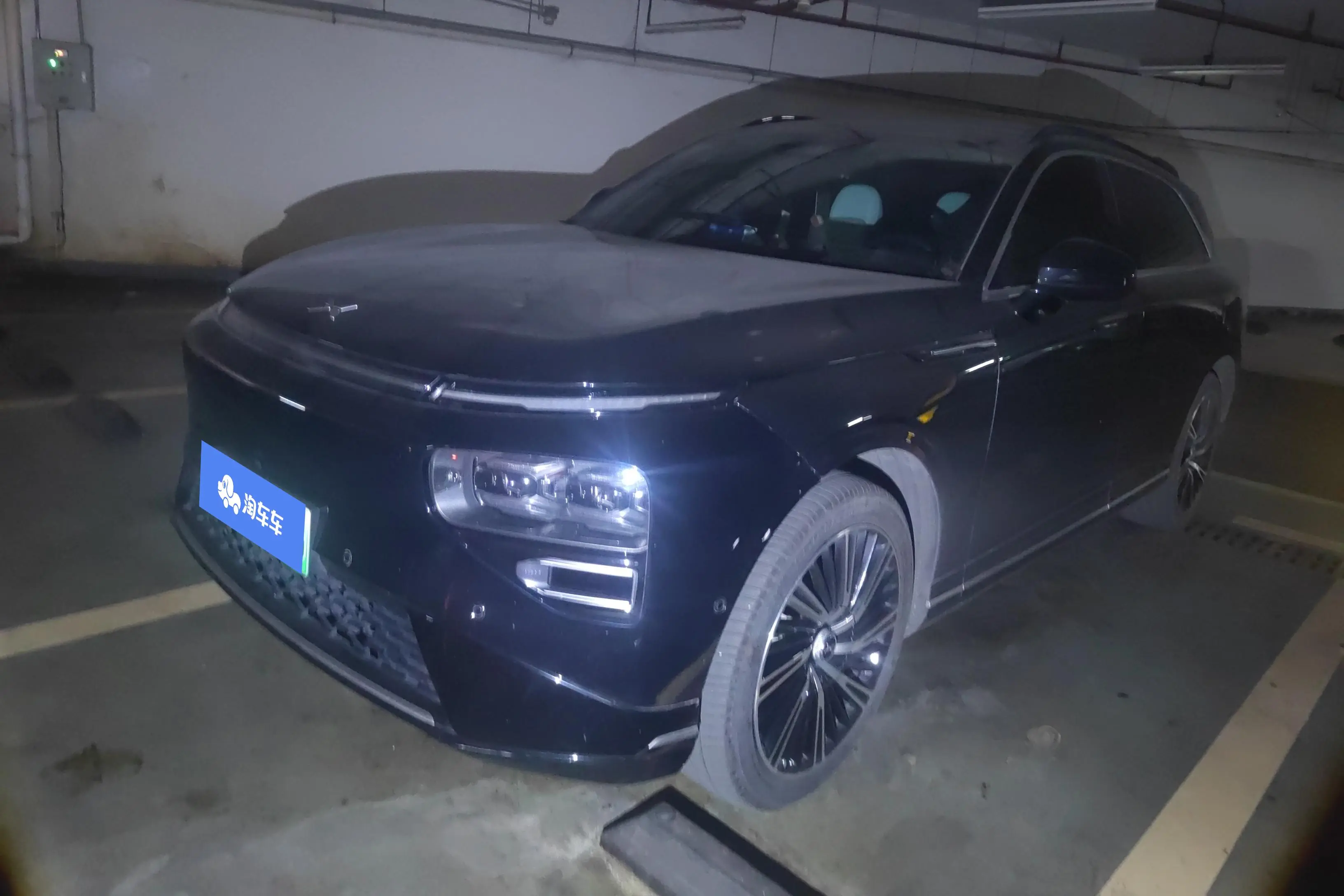 Xpeng G9  из Китая