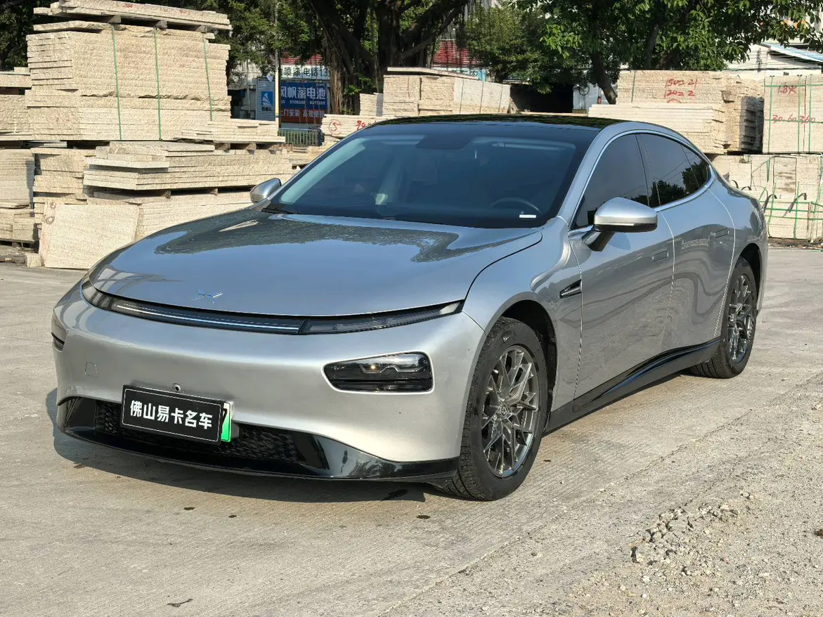 Xpeng P7  из Китая