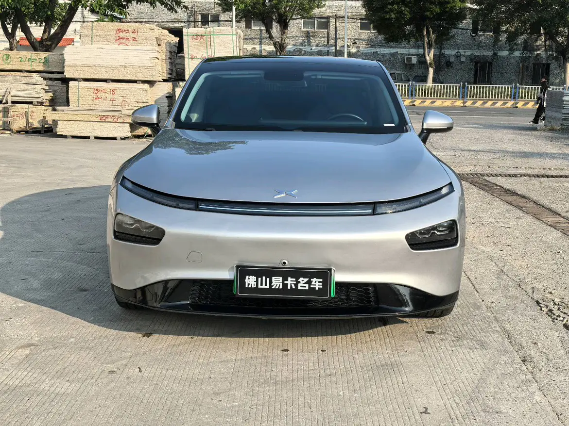 Xpeng P7  из Китая