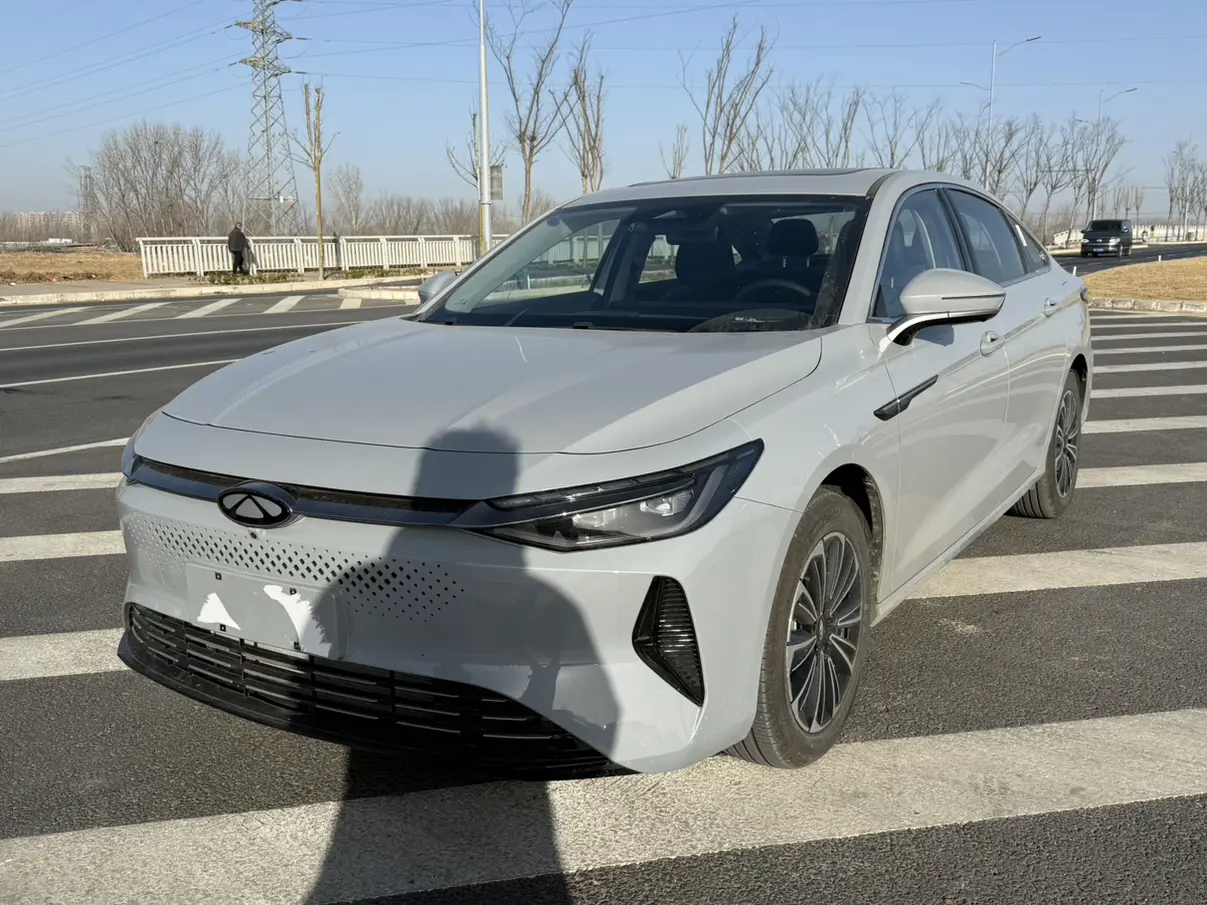 Chery Fengyun A8  из Китая