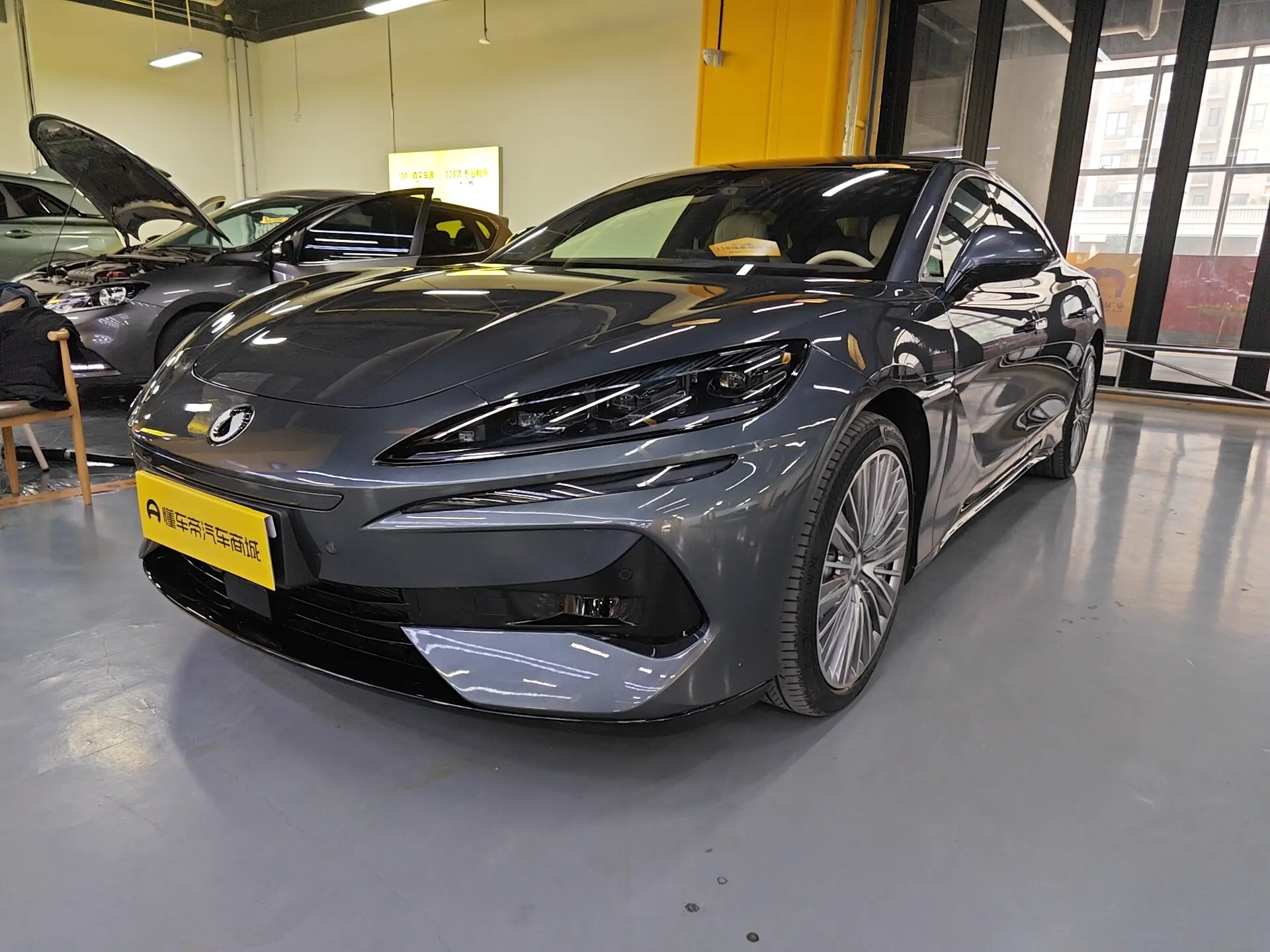 Denza Tengzhong Z9 DM  из Китая