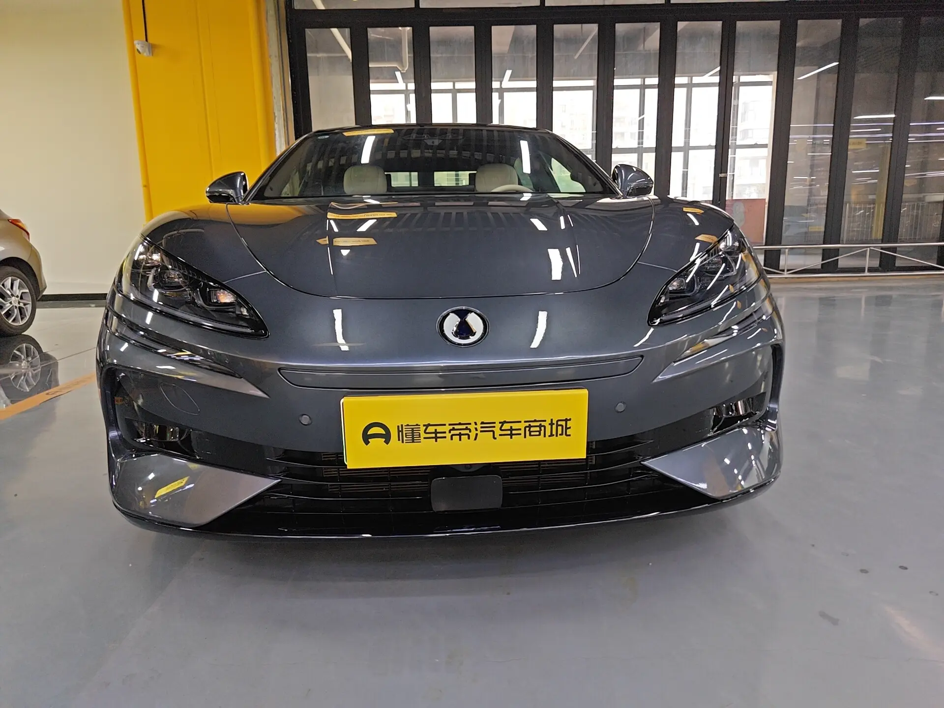 Denza Tengzhong Z9 DM  из Китая