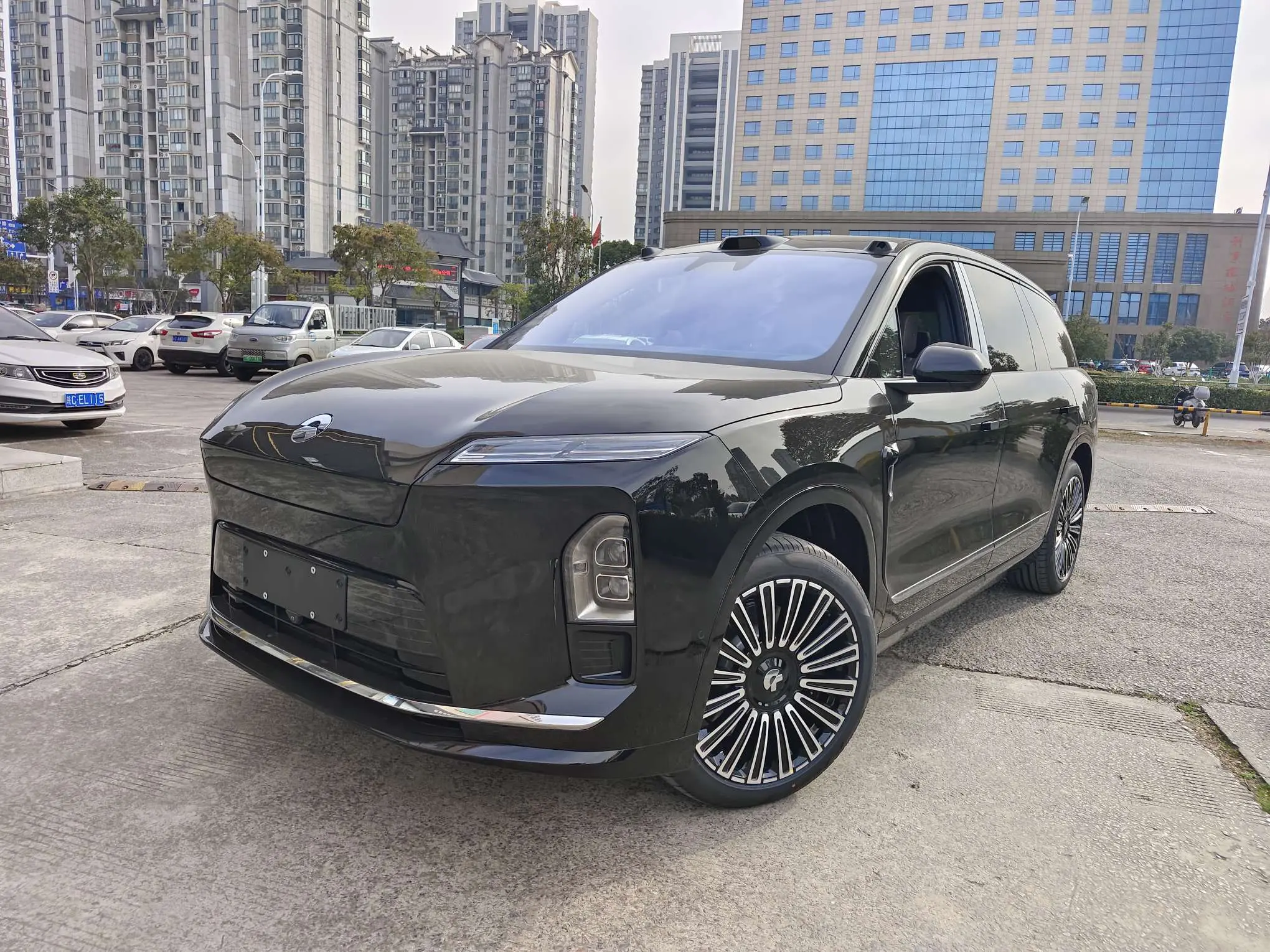 NIO ES8  из Китая