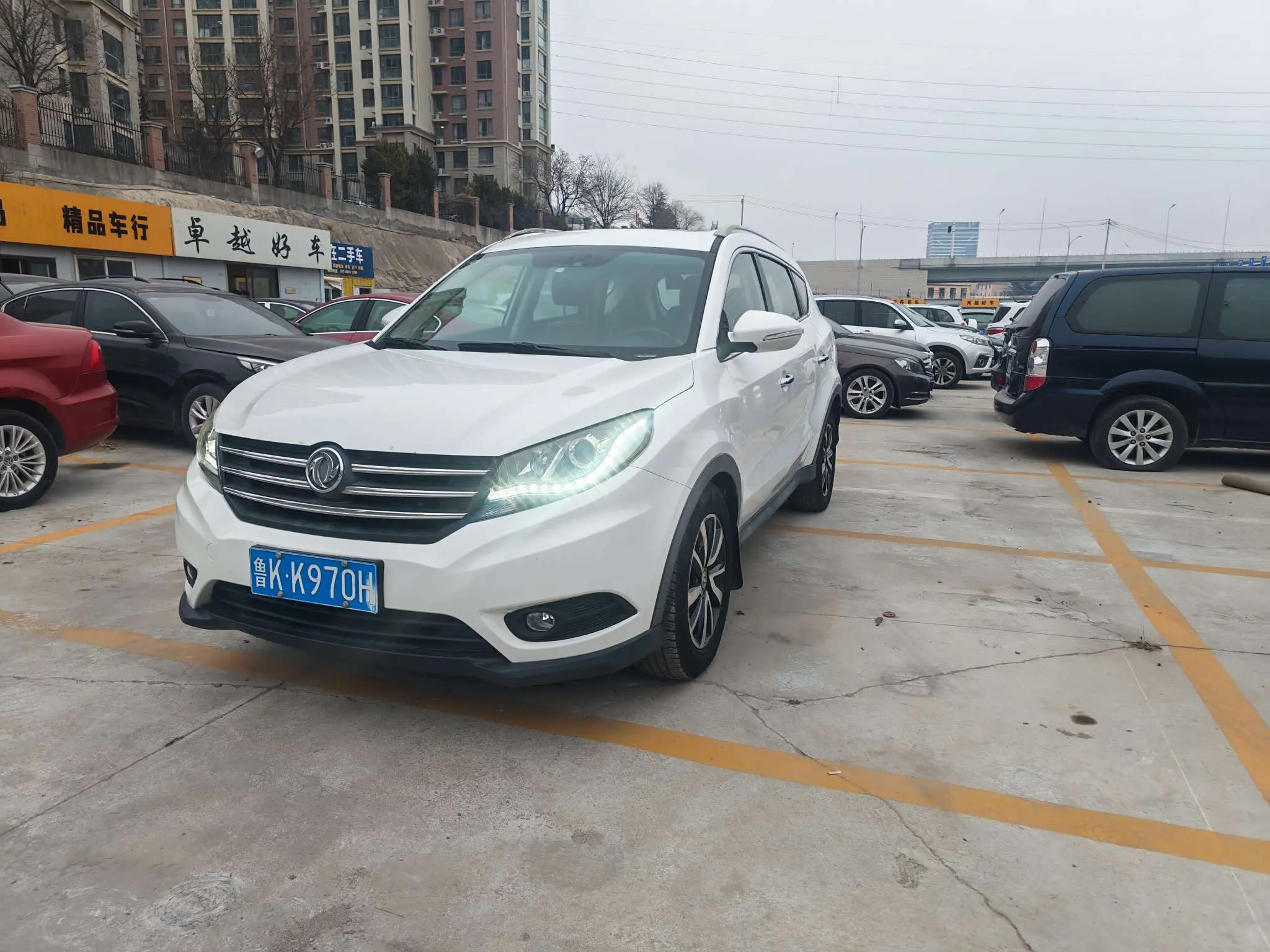 Dongfeng Fengon 580  из Китая