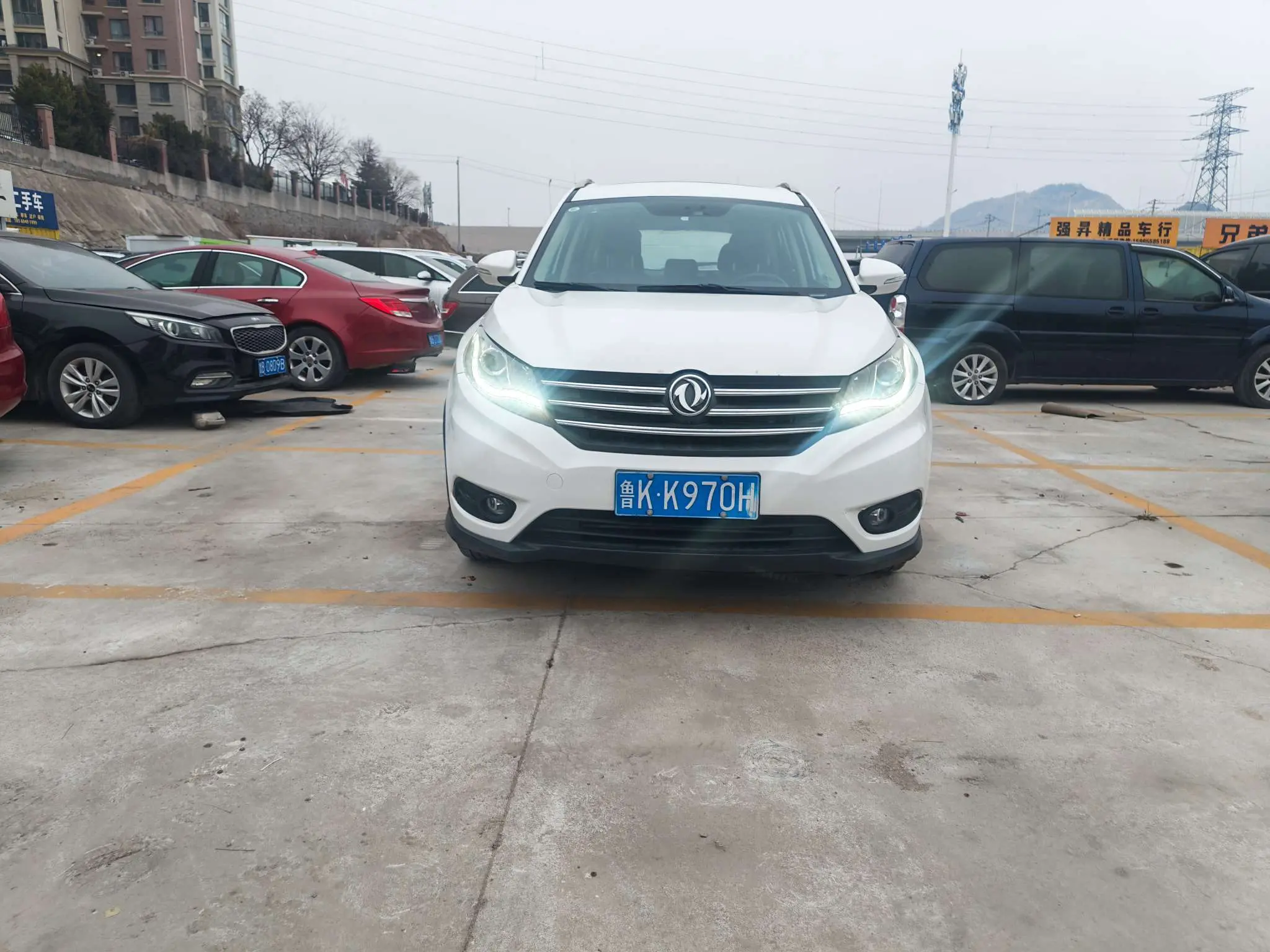 Dongfeng Fengon 580  из Китая