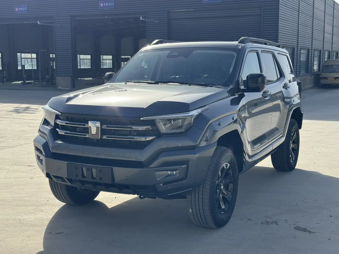 Tank 400 Hi4-T  из Китая