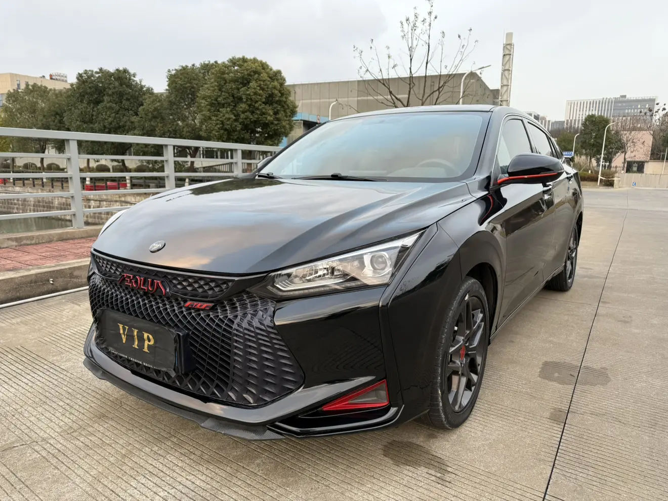 Dongfeng Yixuan  из Китая