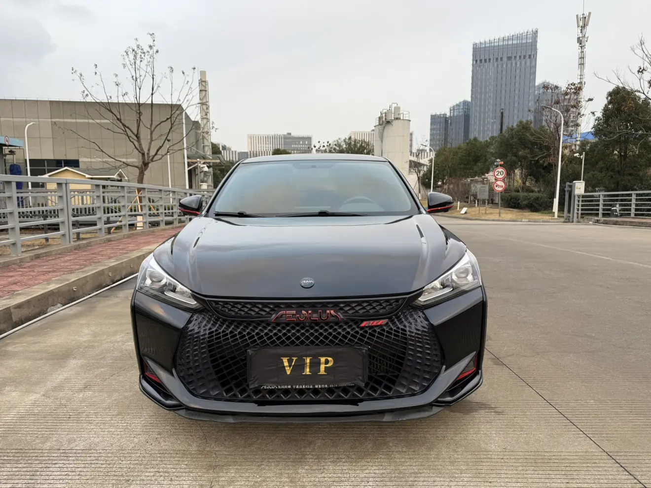 Dongfeng Yixuan  из Китая