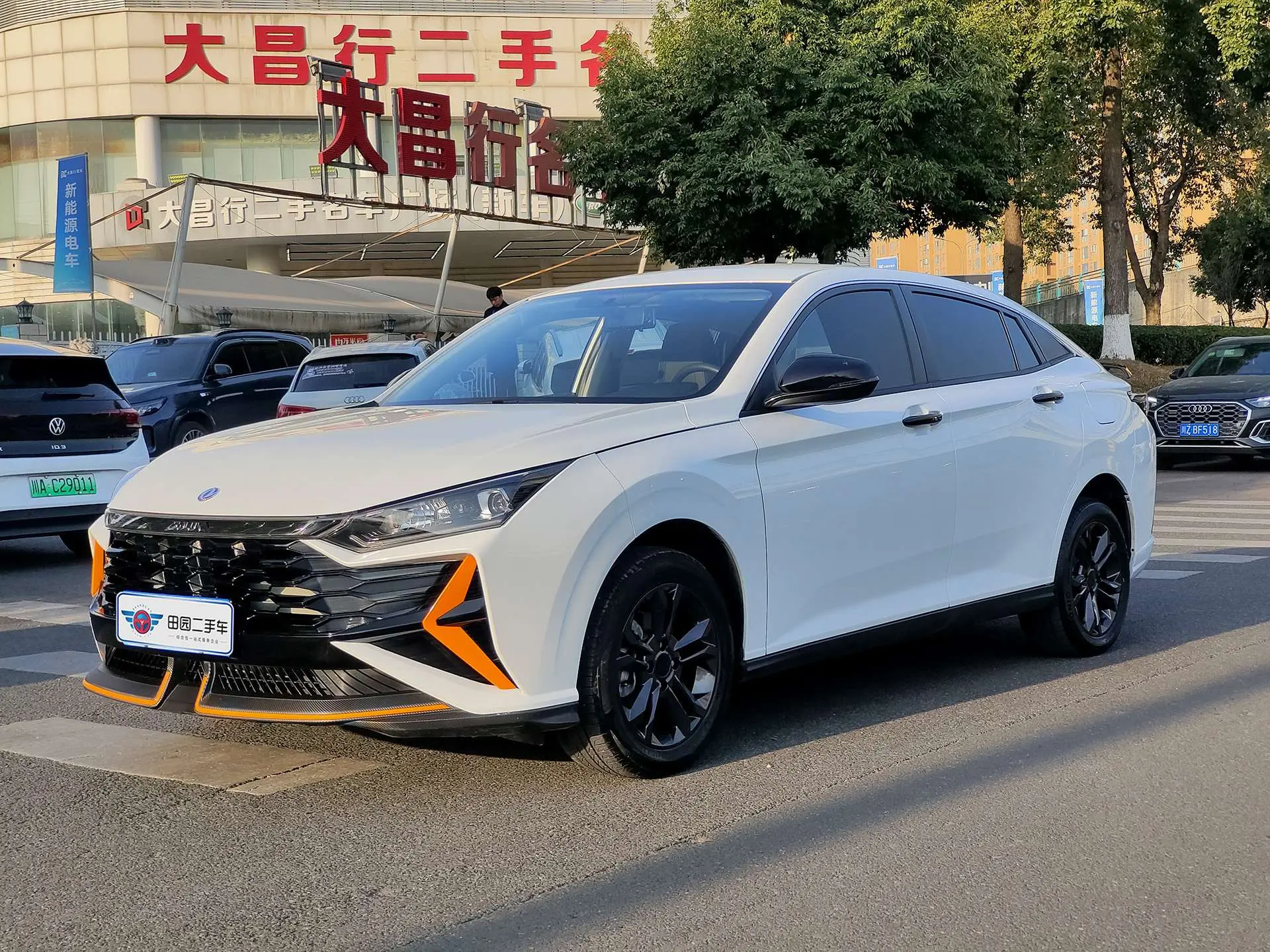 Dongfeng Yixuan  из Китая