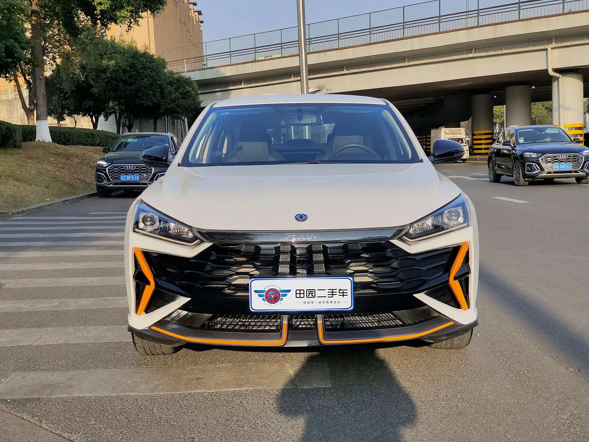 Dongfeng Yixuan  из Китая