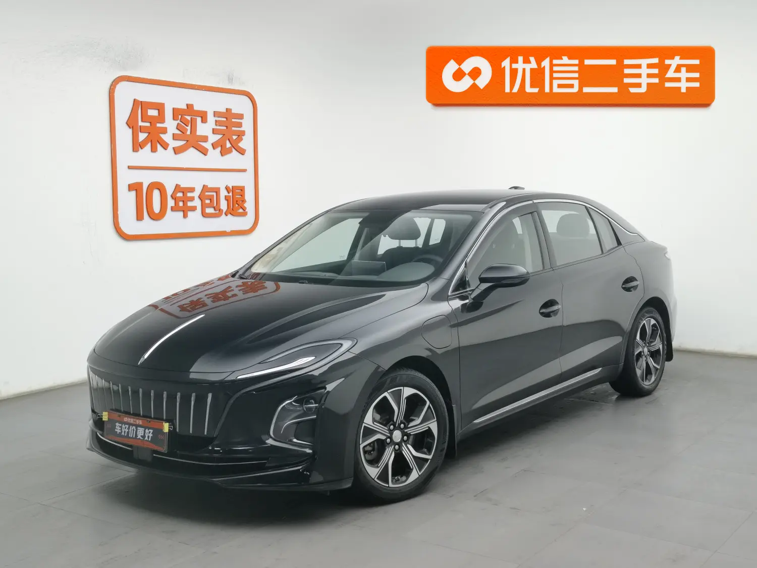 Hongqi E-QM5  из Китая