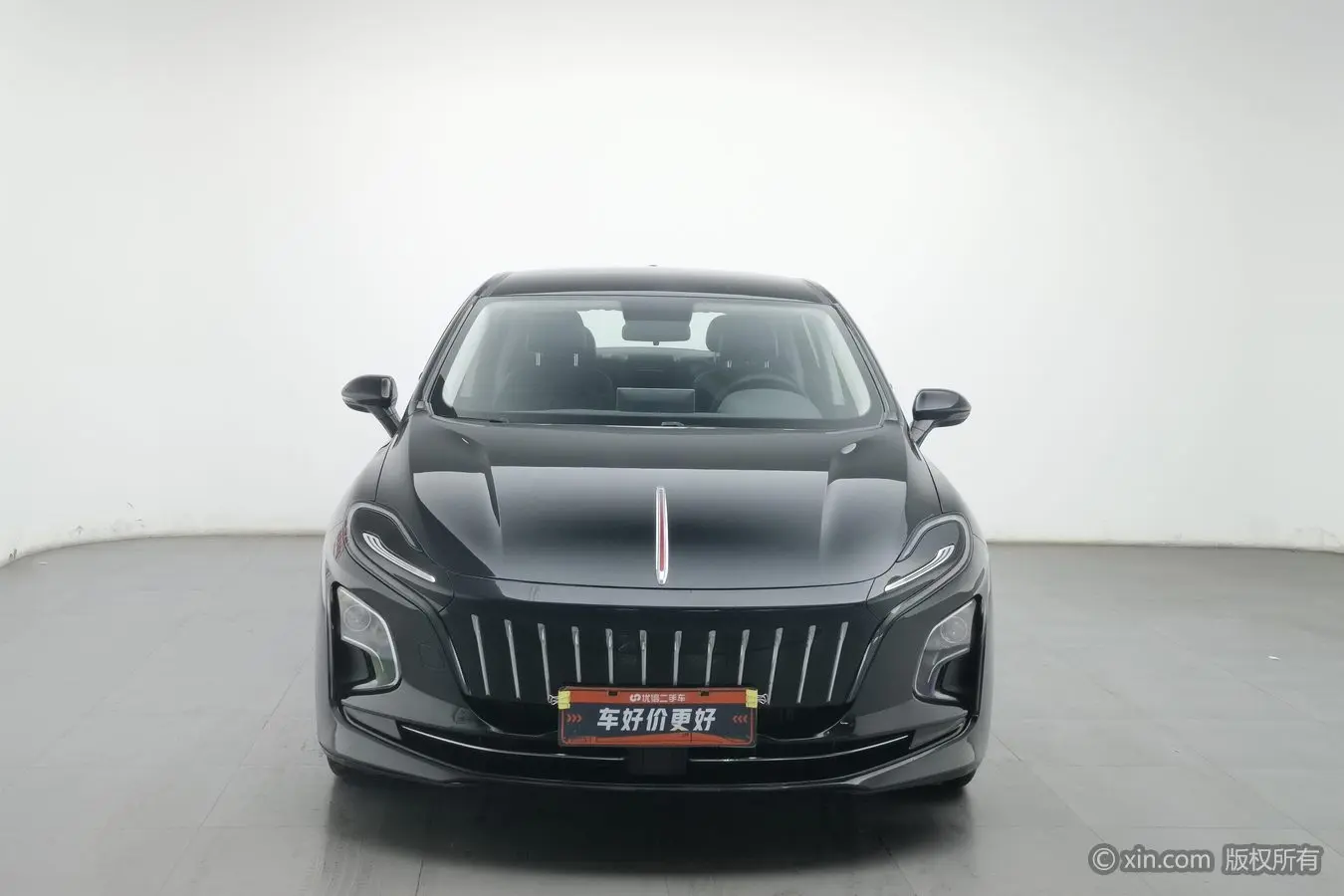 Hongqi E-QM5  из Китая