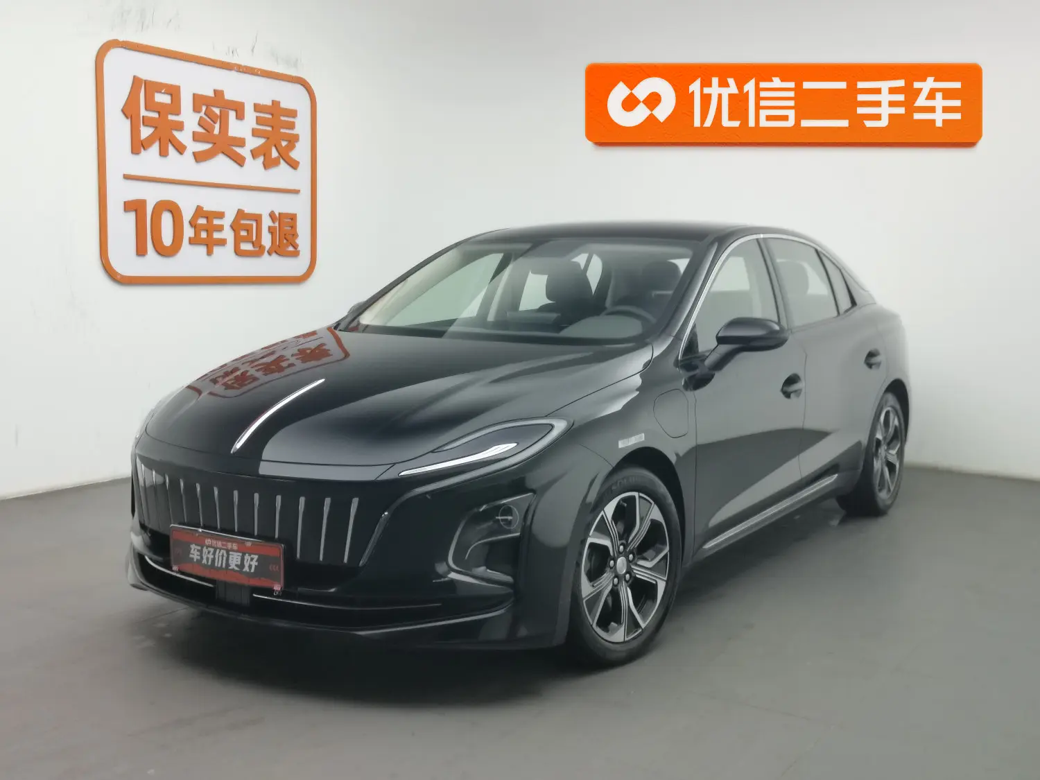 Hongqi E-QM5  из Китая