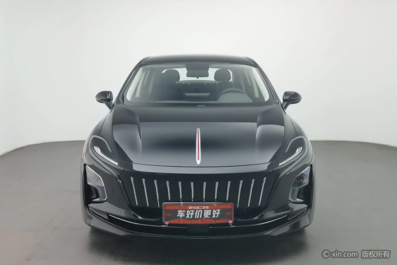 Hongqi E-QM5  из Китая