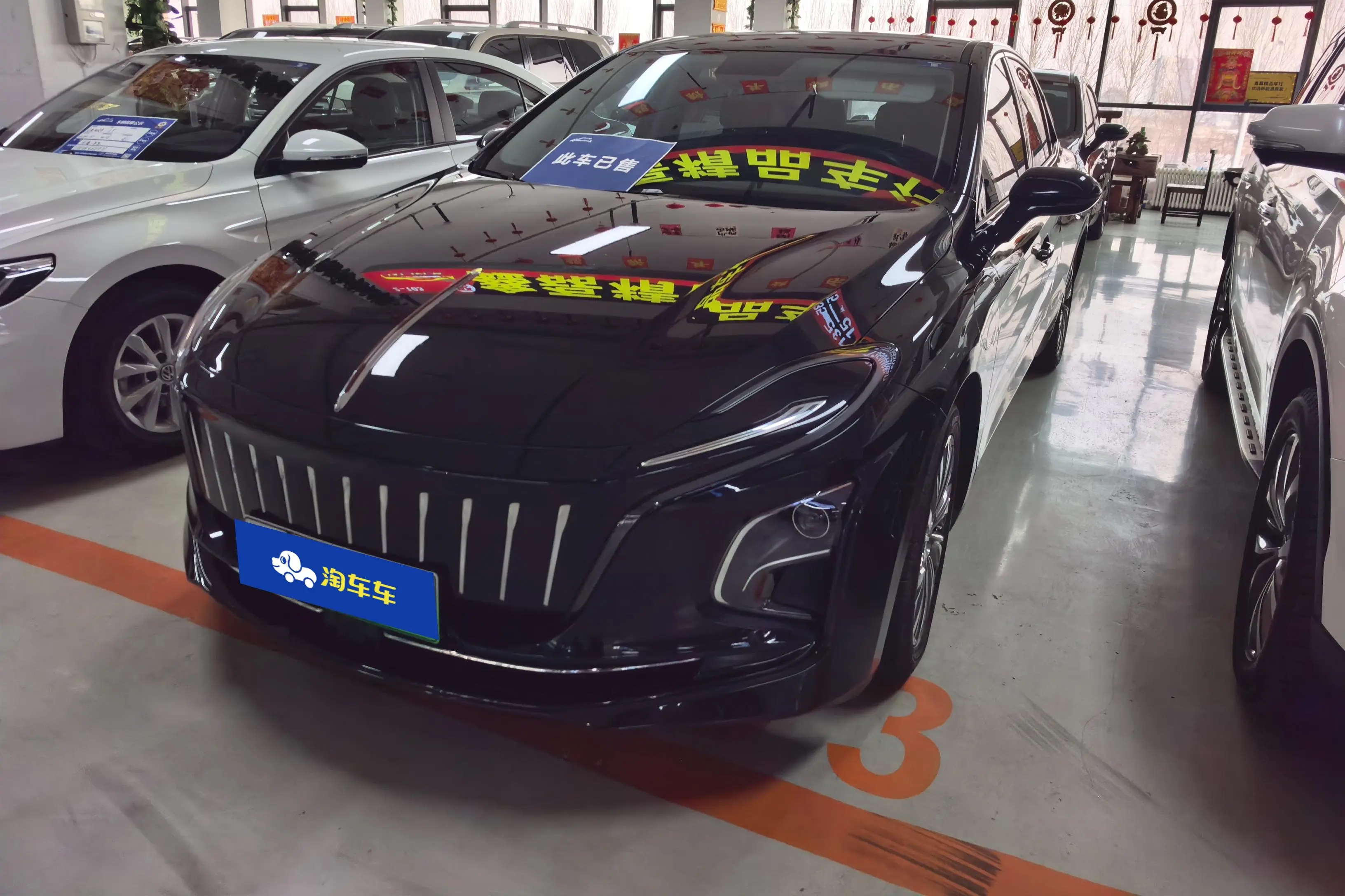 Hongqi E-QM5  из Китая