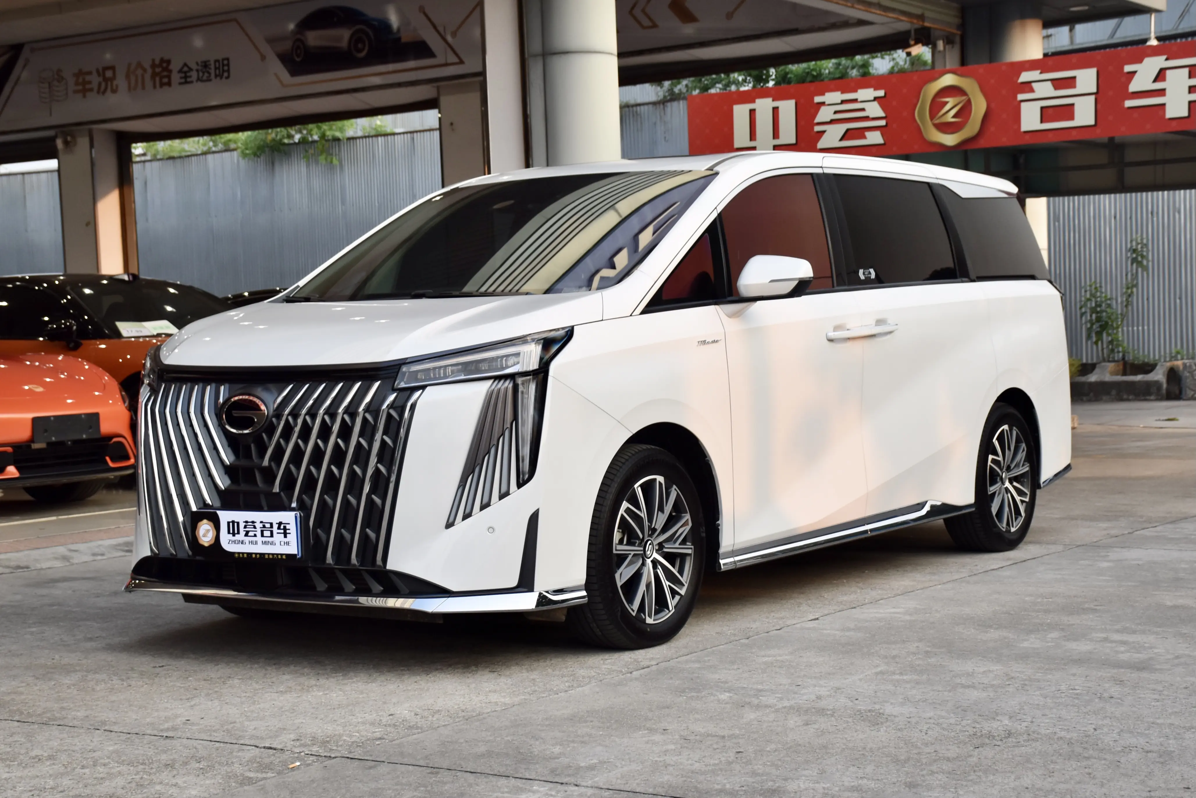 GAC Trumpchi M8  из Китая