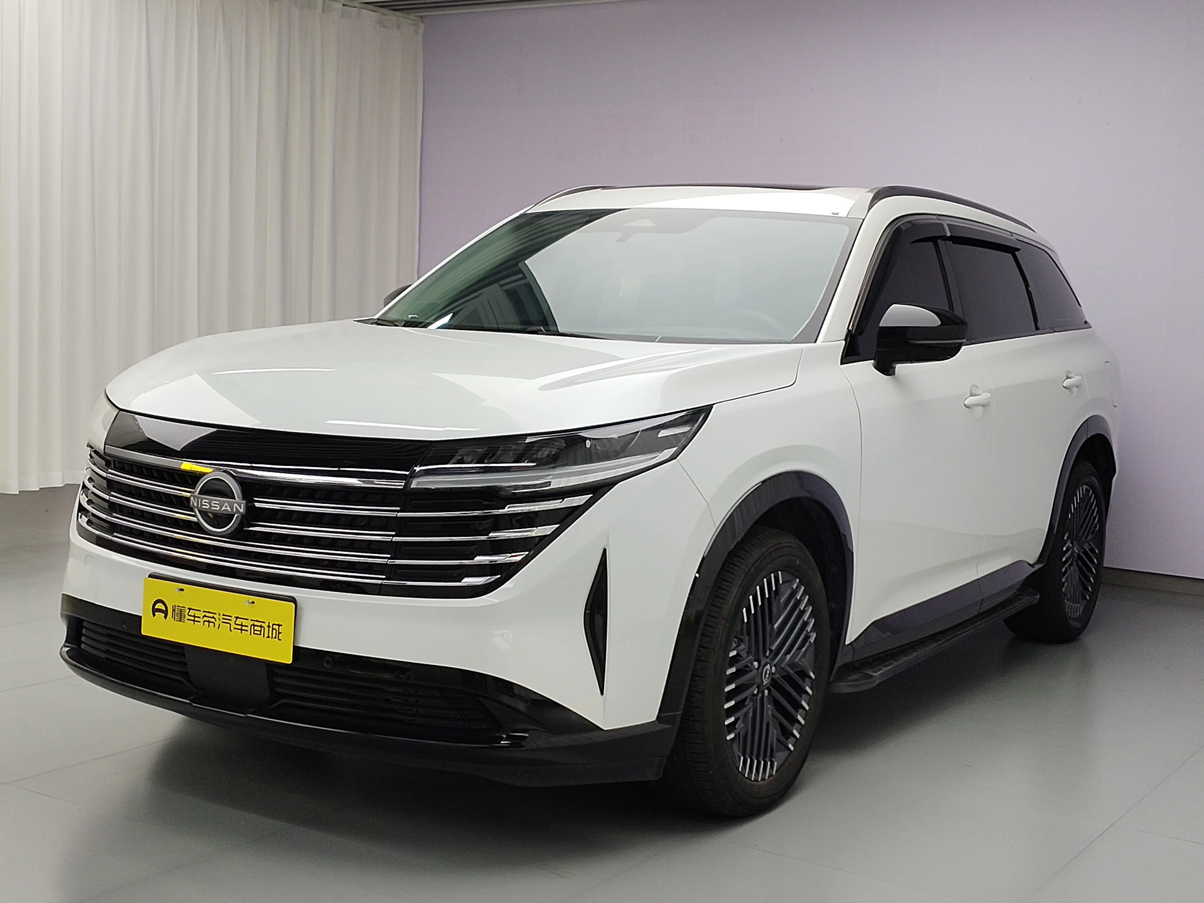 Nissan Explore the land  из Китая