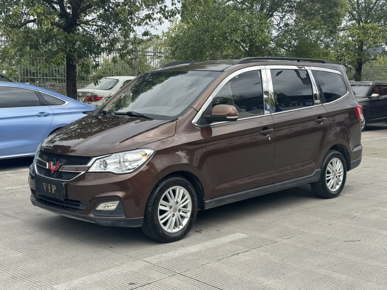 Wuling Hongguang  из Китая