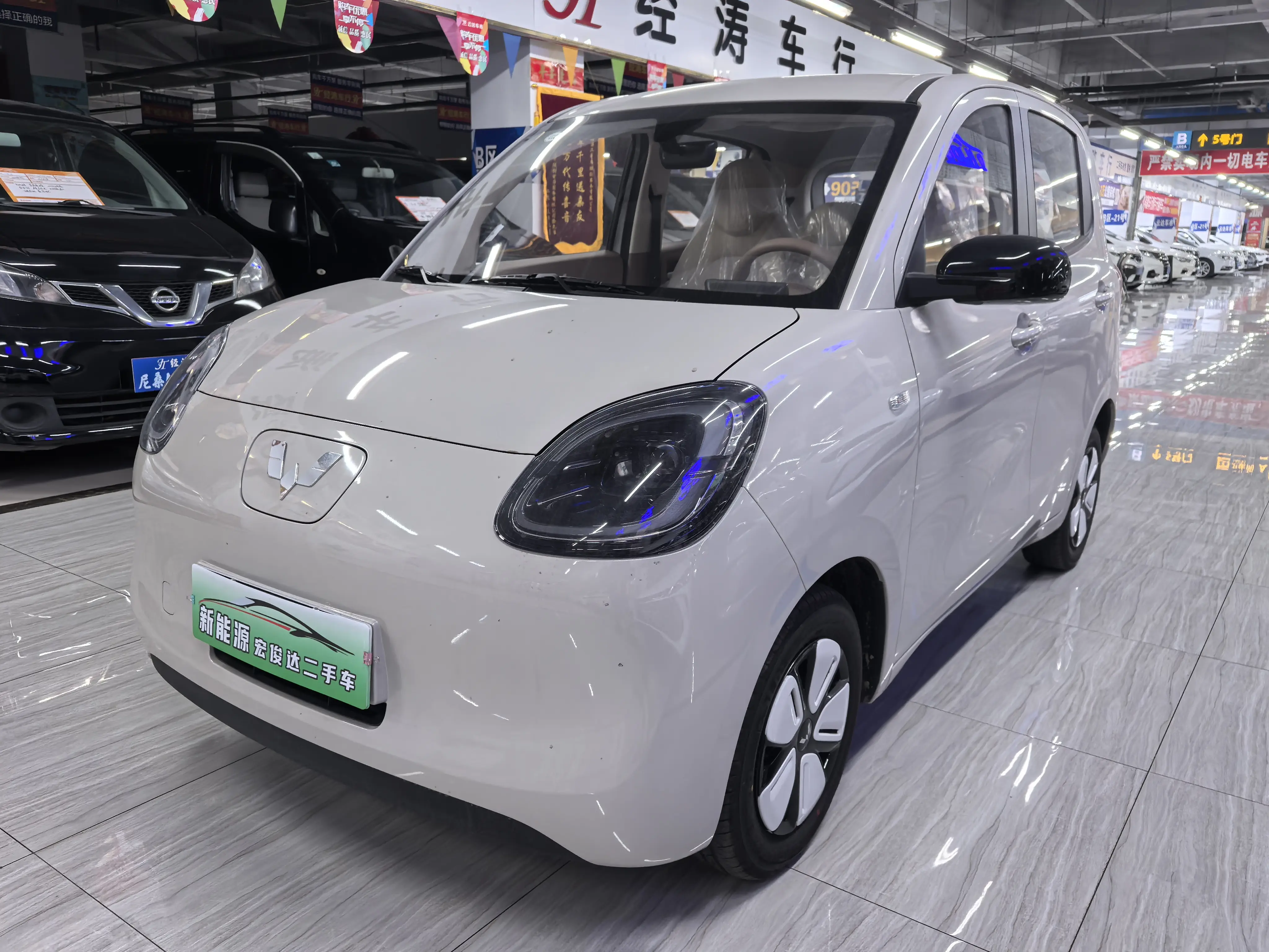 Wuling Hongguang MINIEV  из Китая