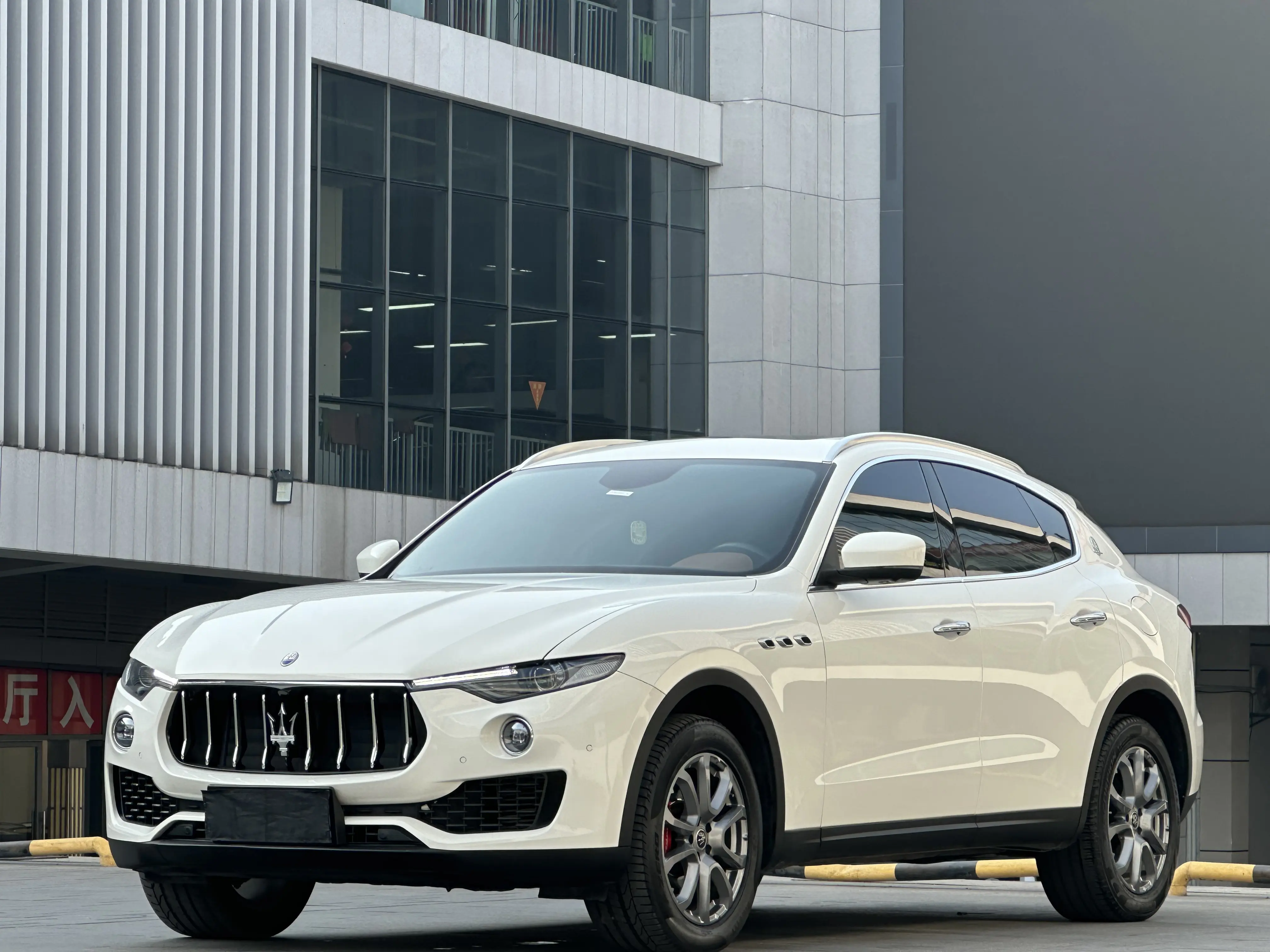 Maserati Levante  из Китая