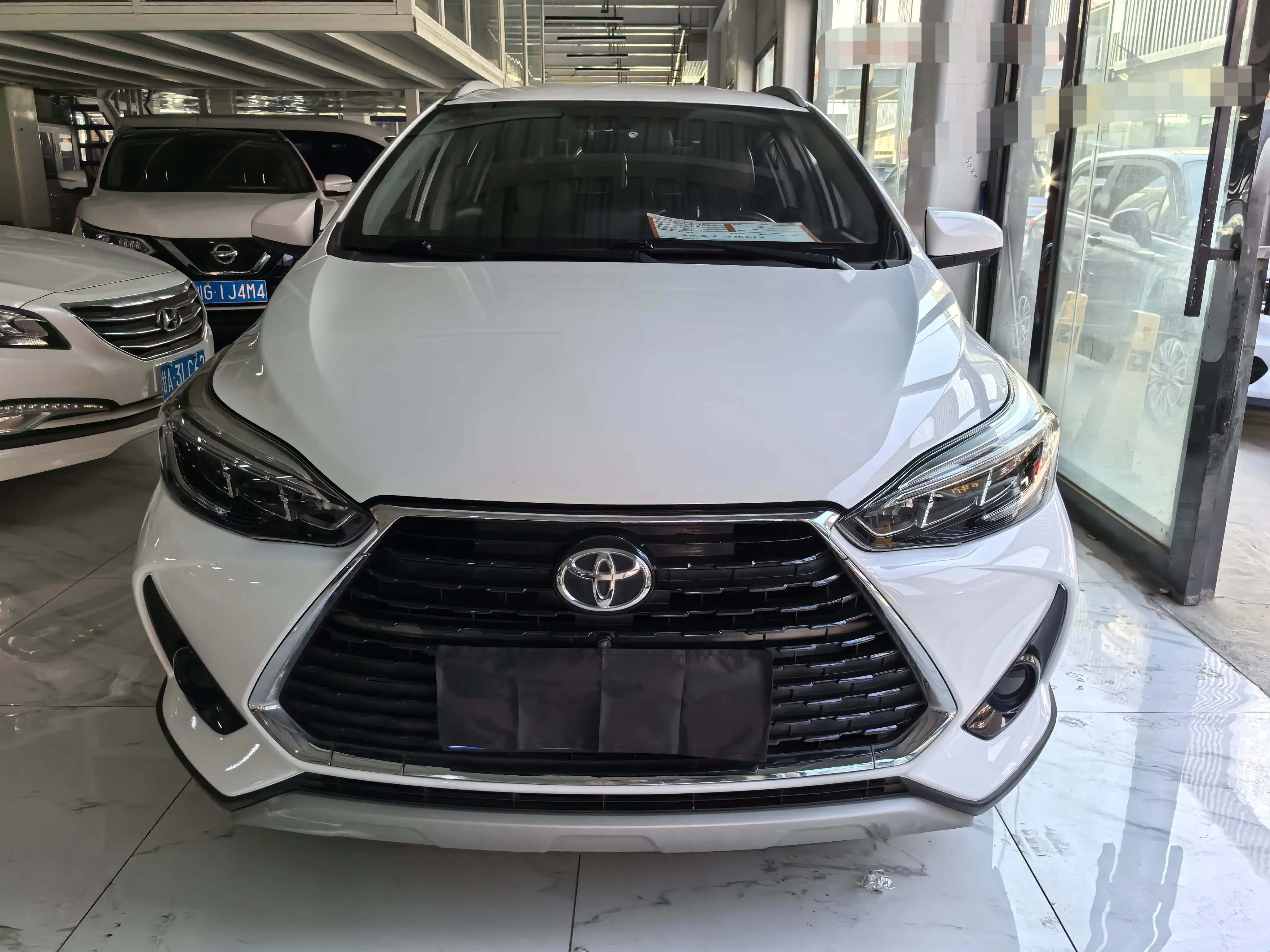 Toyota Yaris L  из Китая