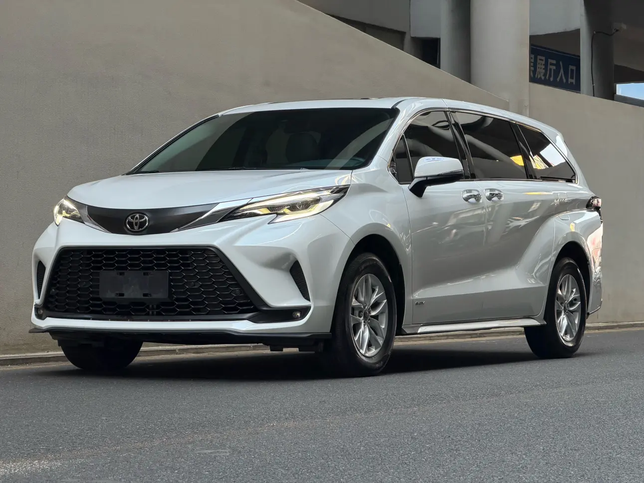 Toyota Granvia  из Китая
