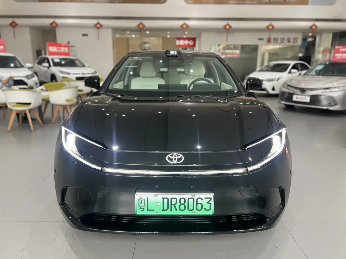 Toyota bZ5  из Китая