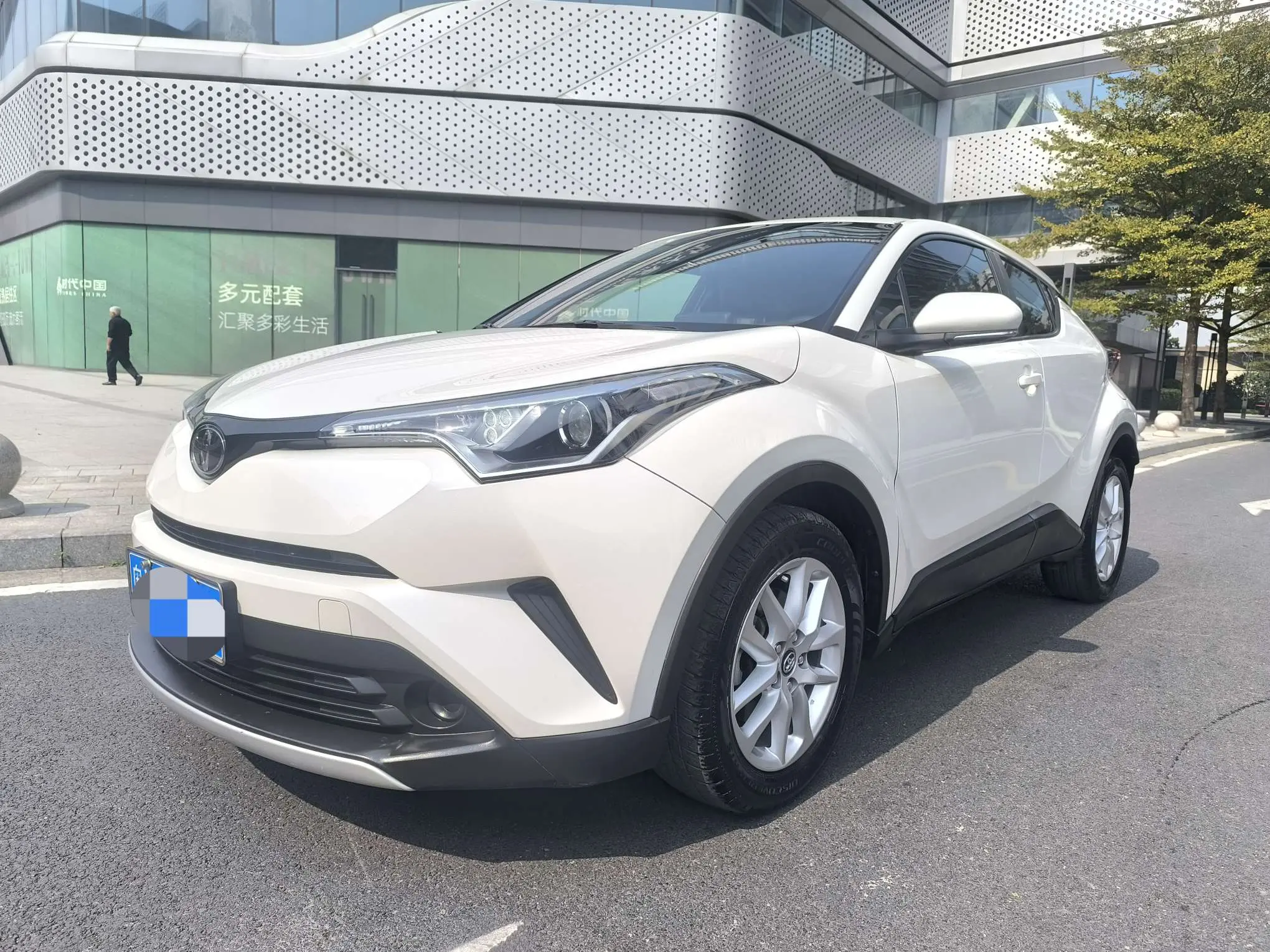 Toyota C-HR Hybrid (Yize IZOA)  из Китая