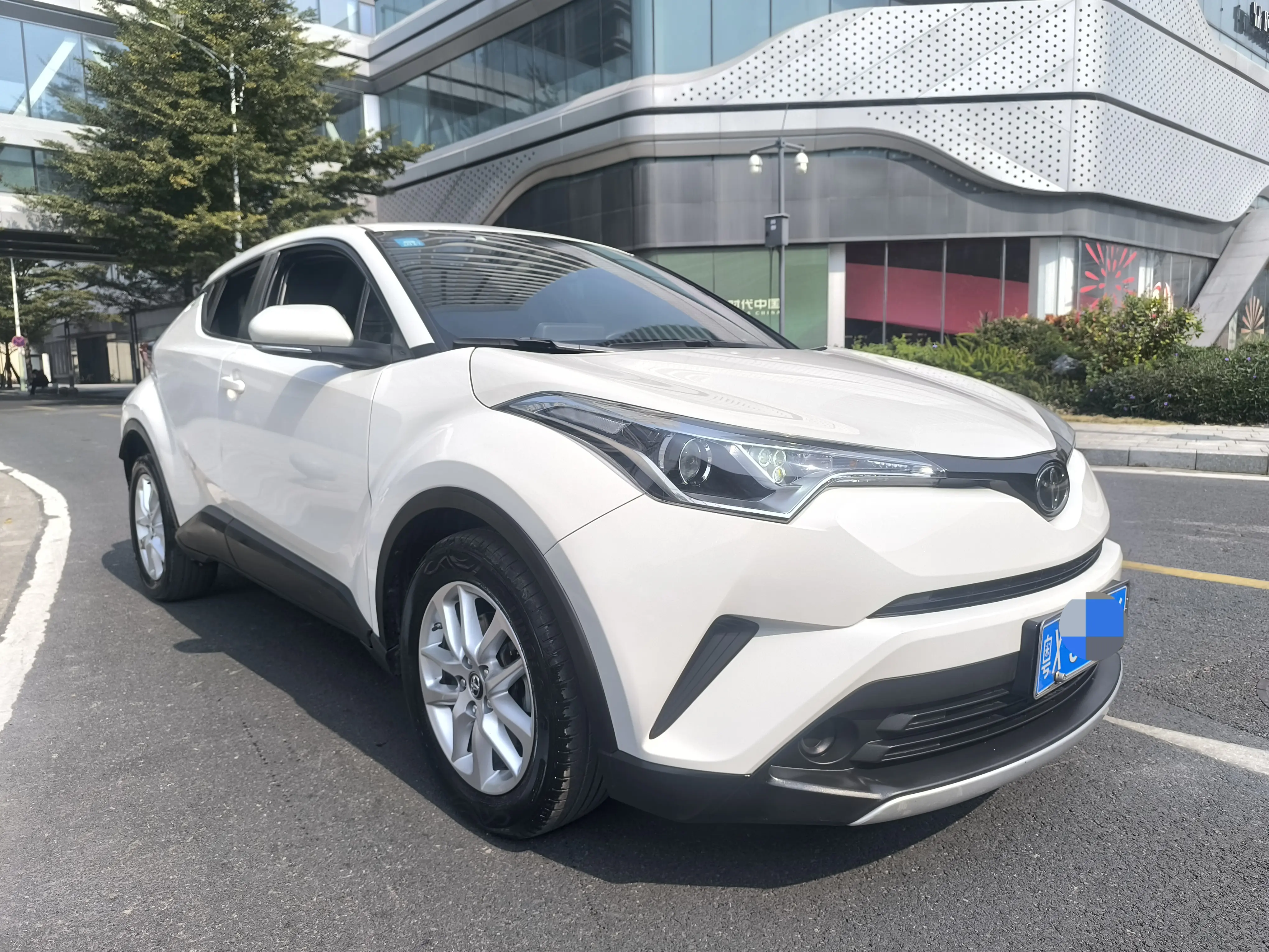 Toyota C-HR Hybrid (Yize IZOA)  из Китая