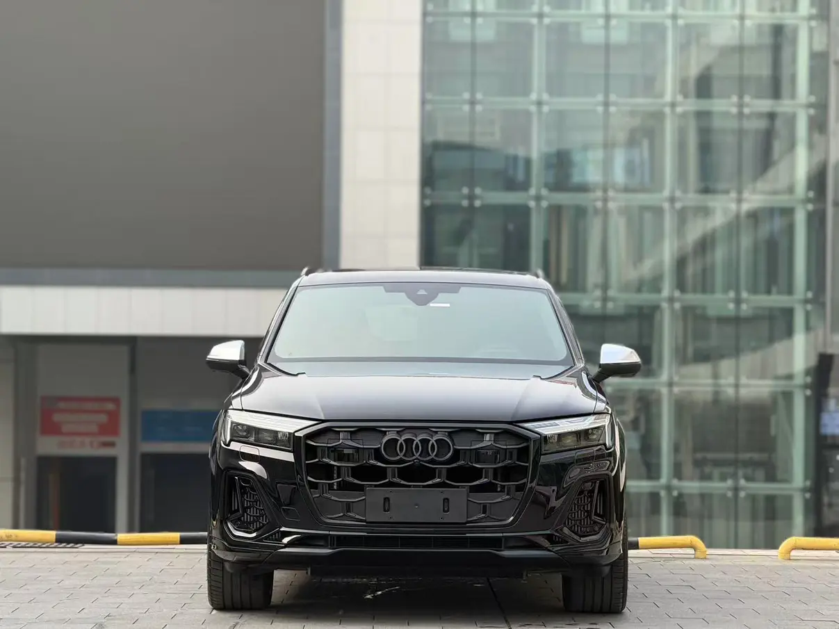Audi SQ7  из Китая