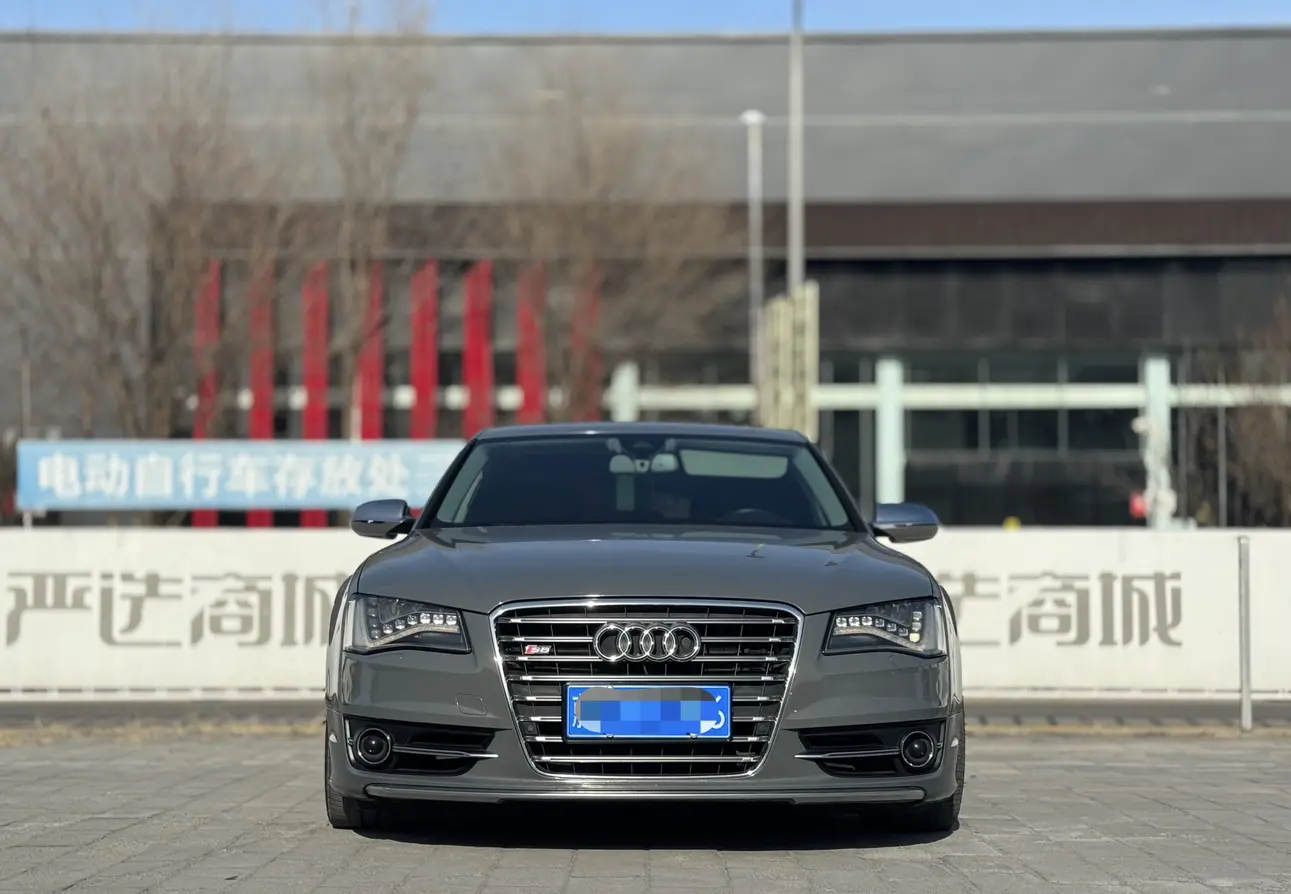 Audi S8  из Китая