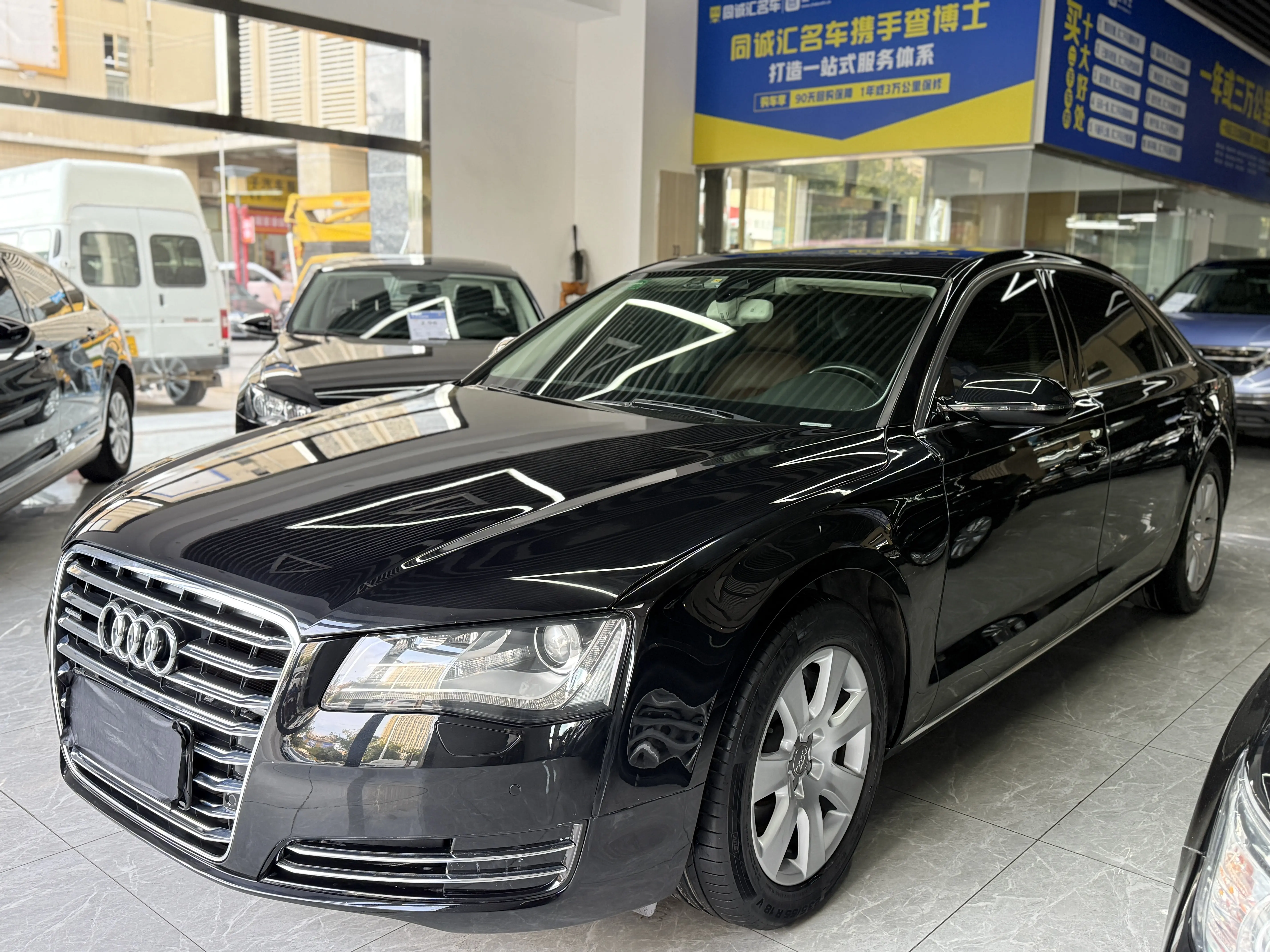 Audi A8  из Китая