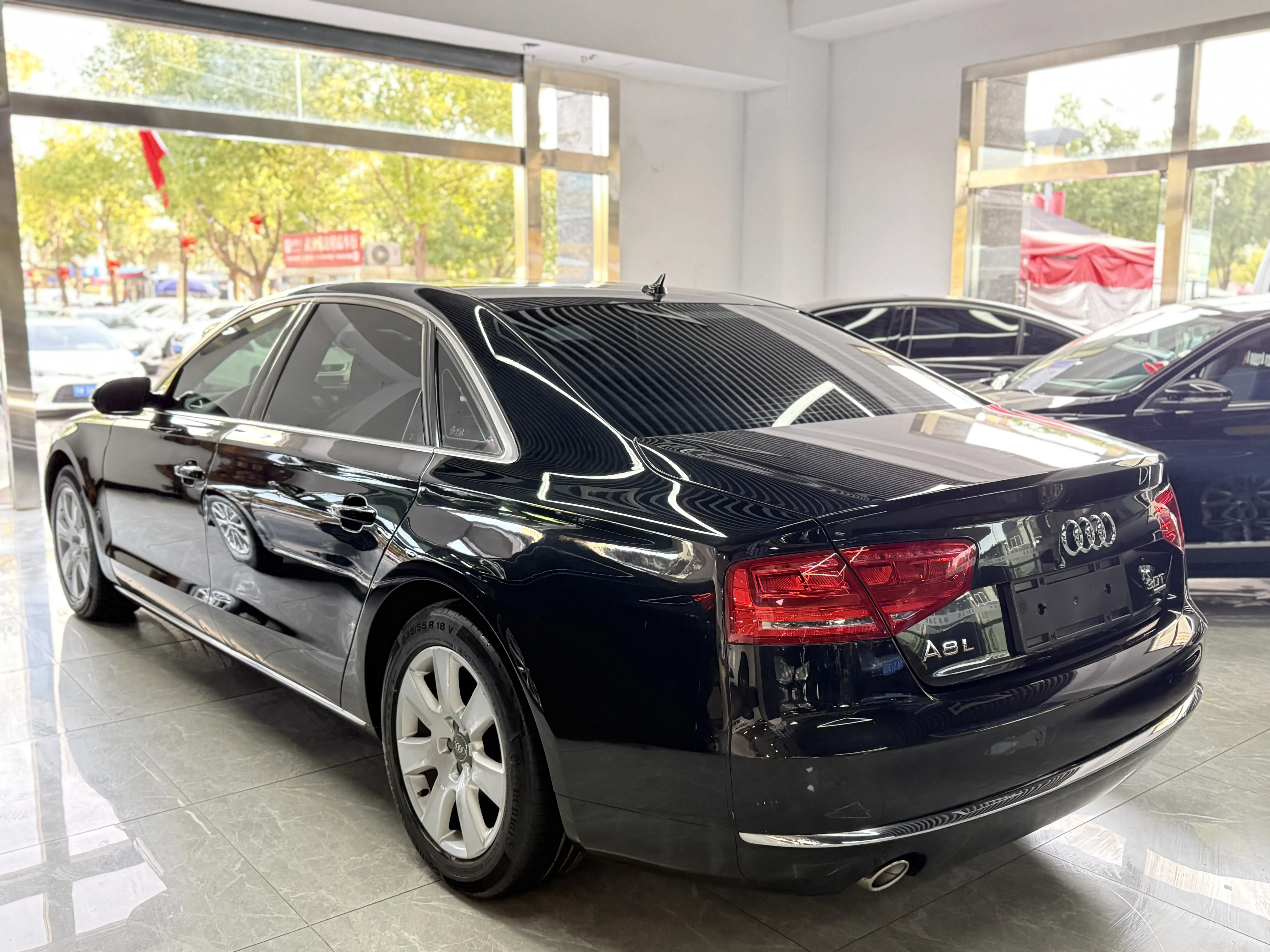 Audi A8  из Китая